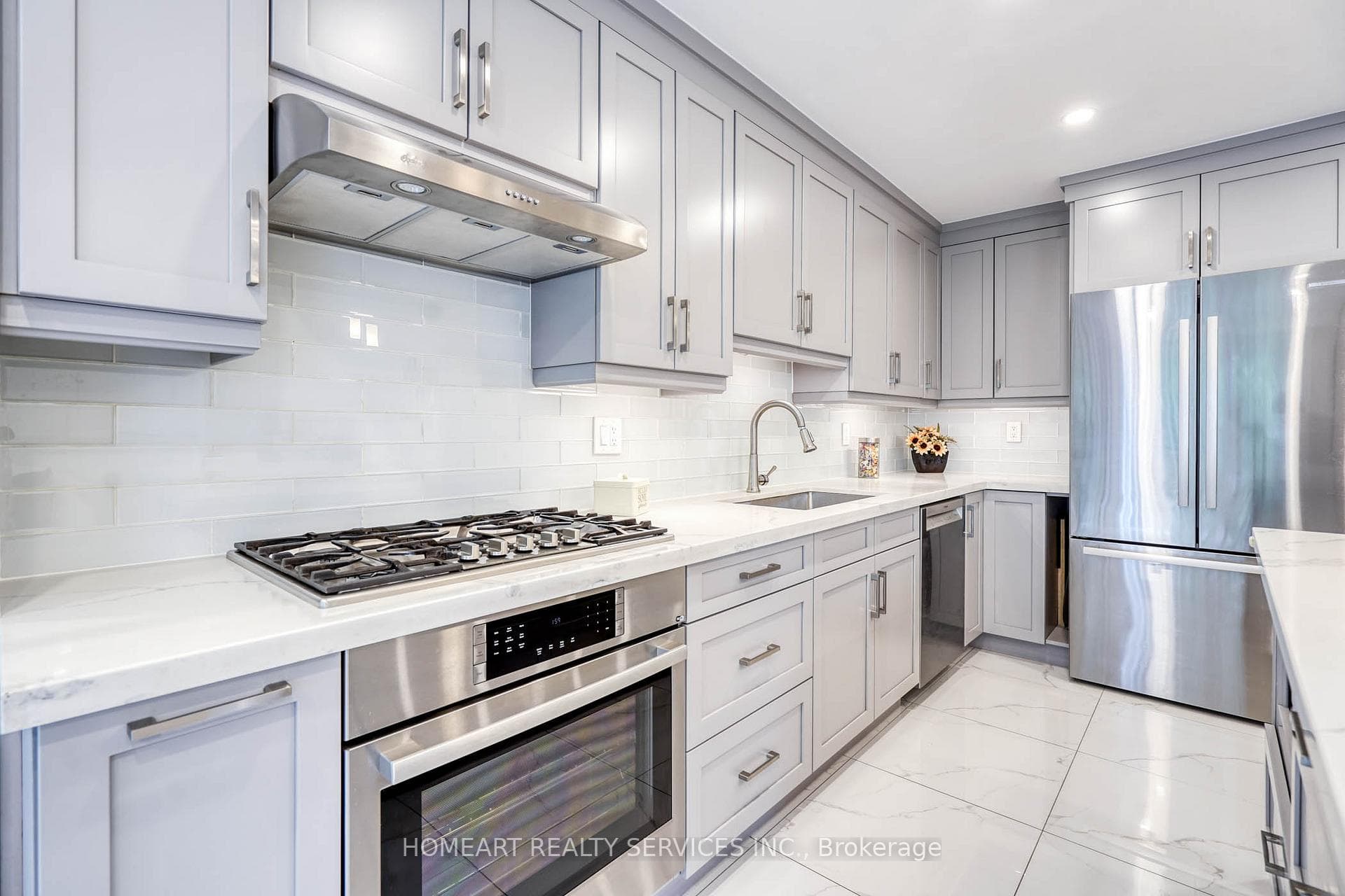 2 Camelot Way photo 17