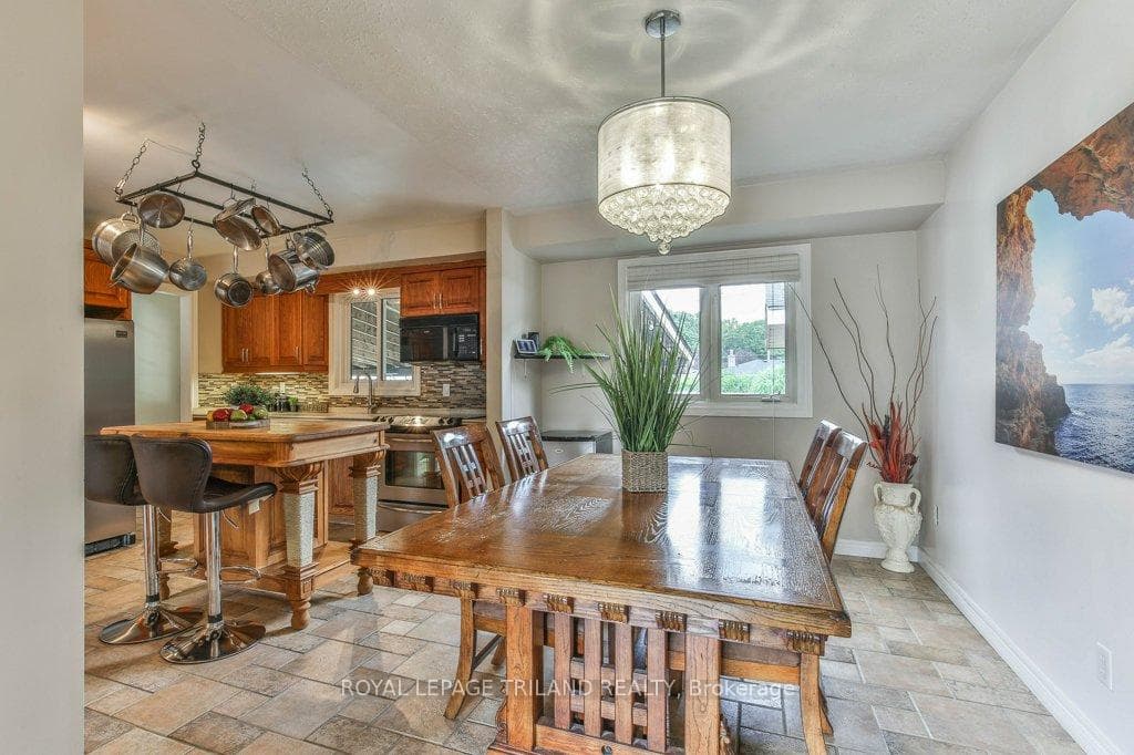 52 LOCKE Avenue photo 15