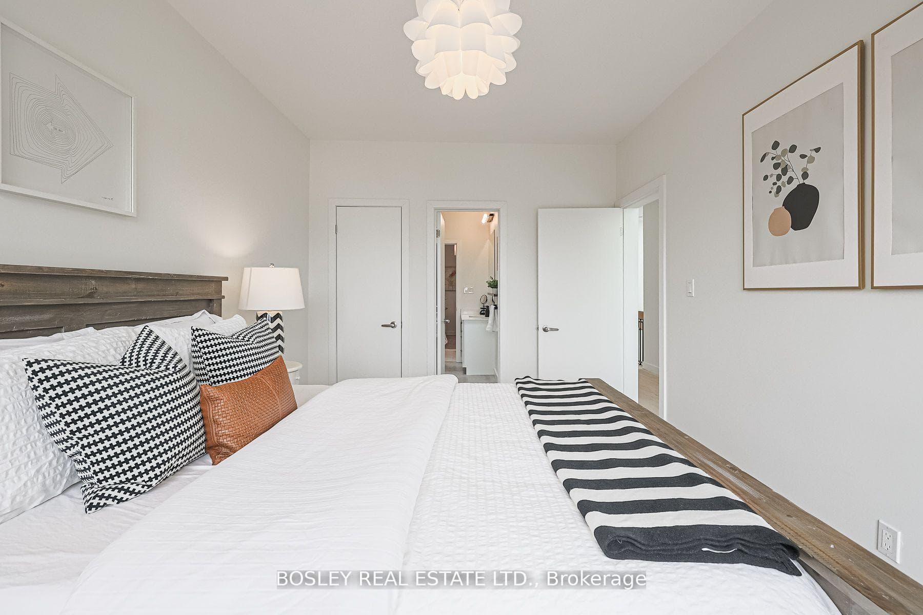 38 Roblin Avenue photo 24