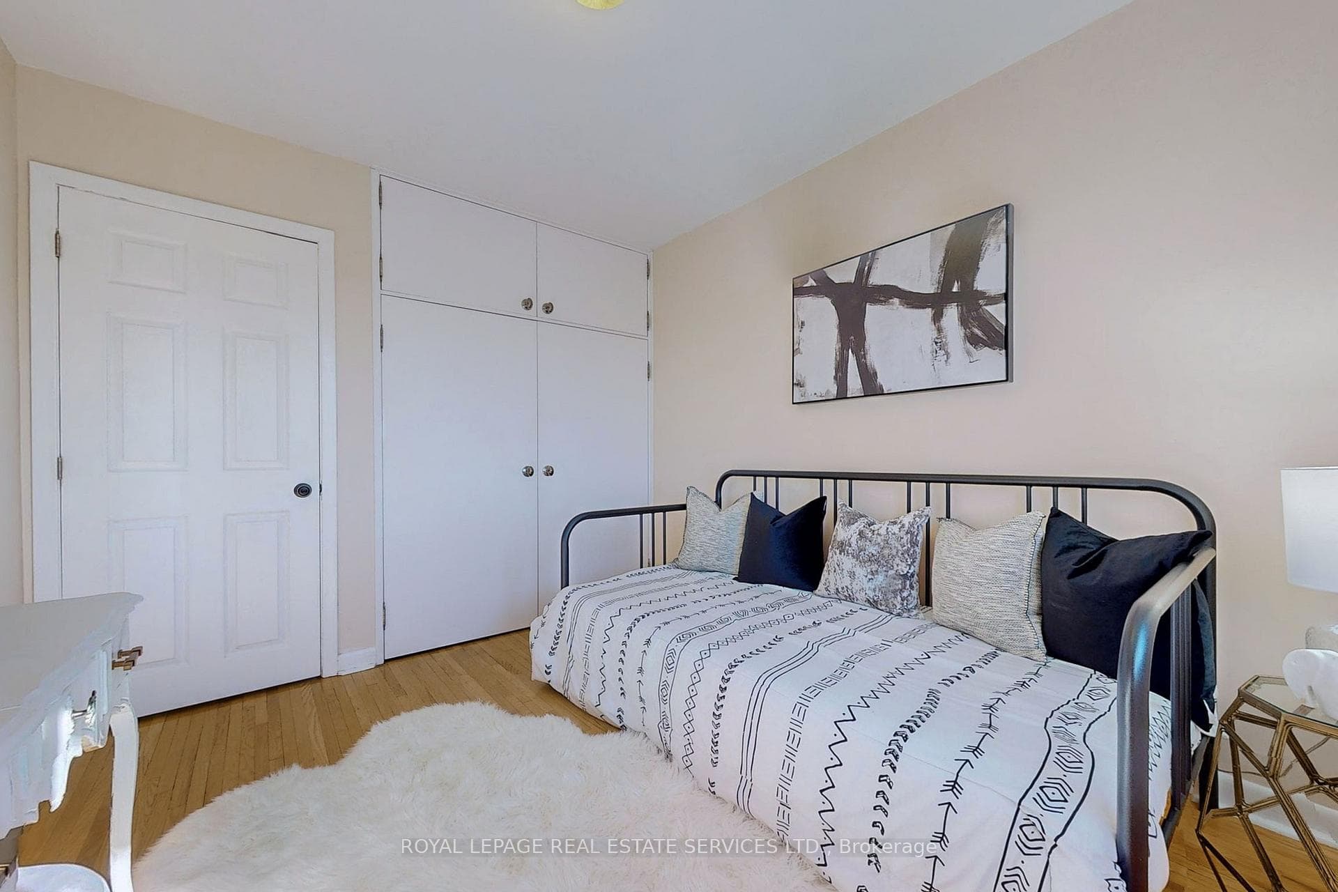 550 Westmount Avenue photo 26