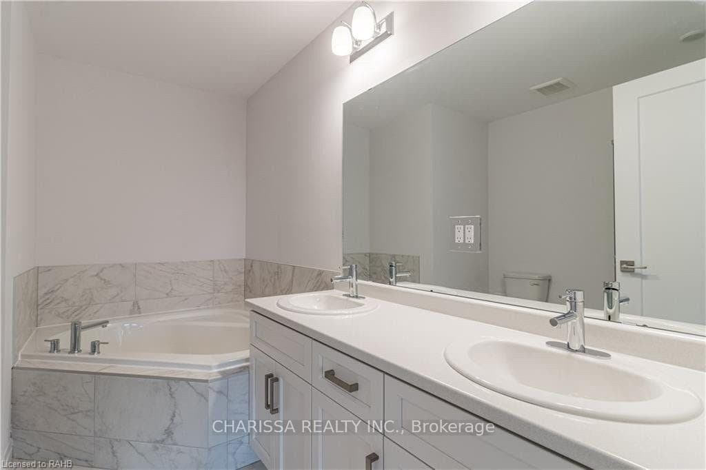 30 Greenwich Avenue photo 19