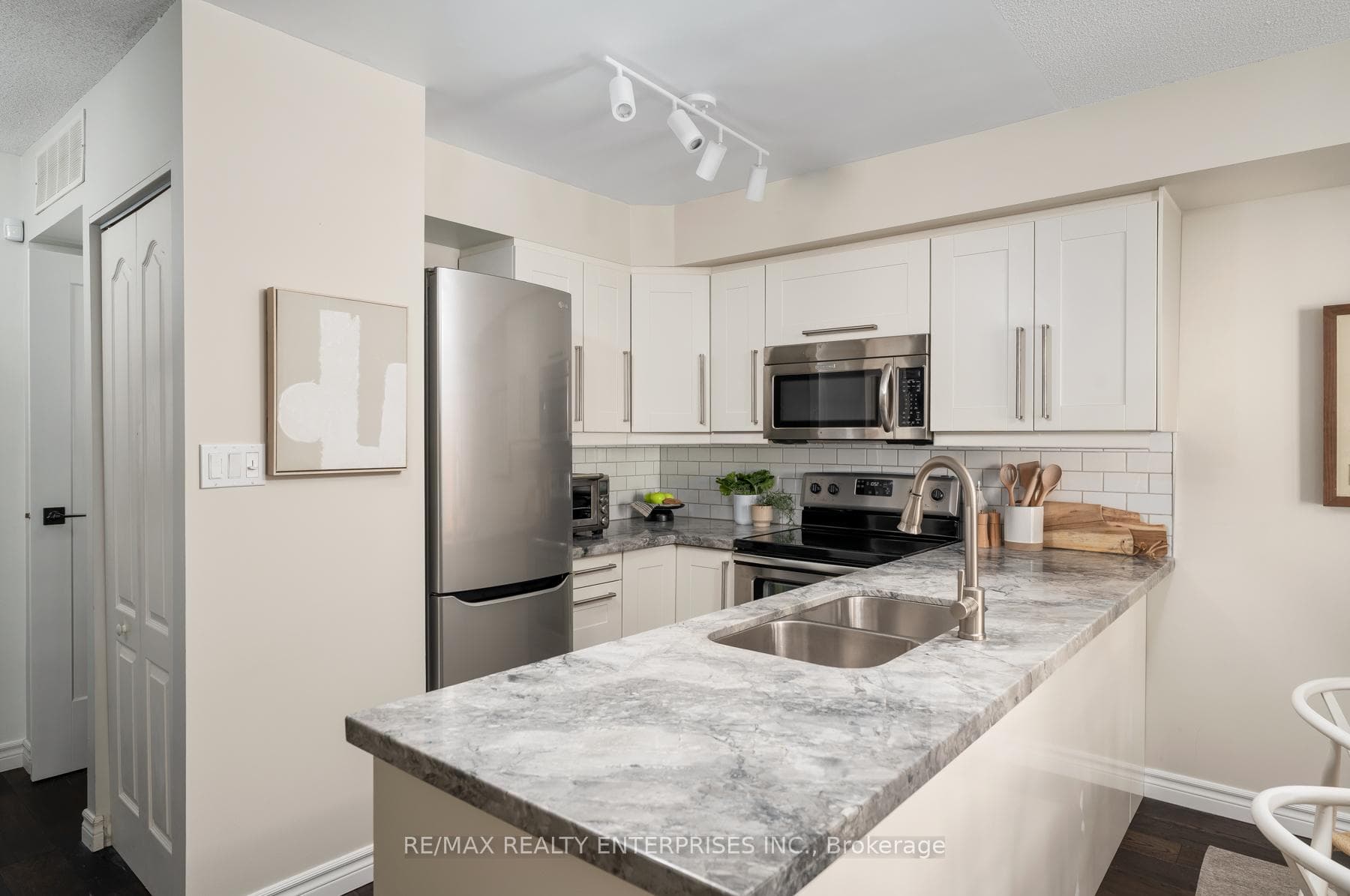 50 East Liberty Street Unit 1126 photo 6