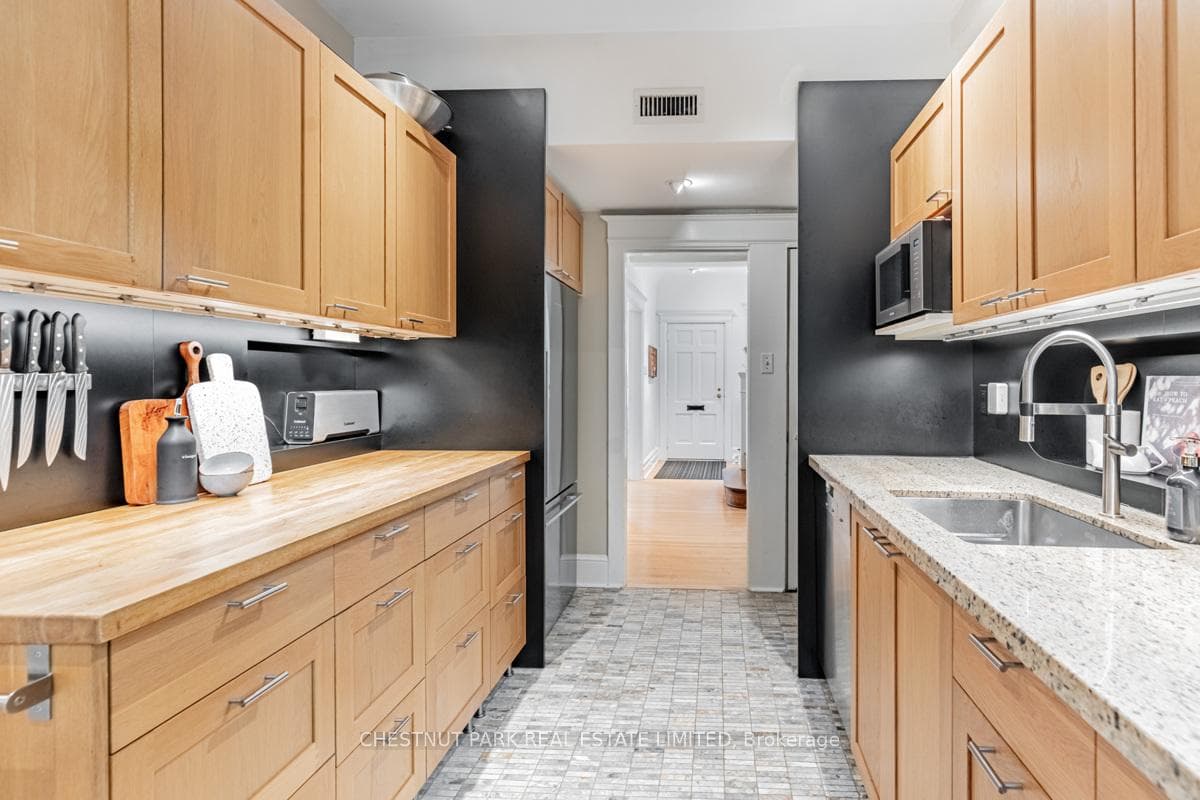 5 Duggan Avenue photo 18