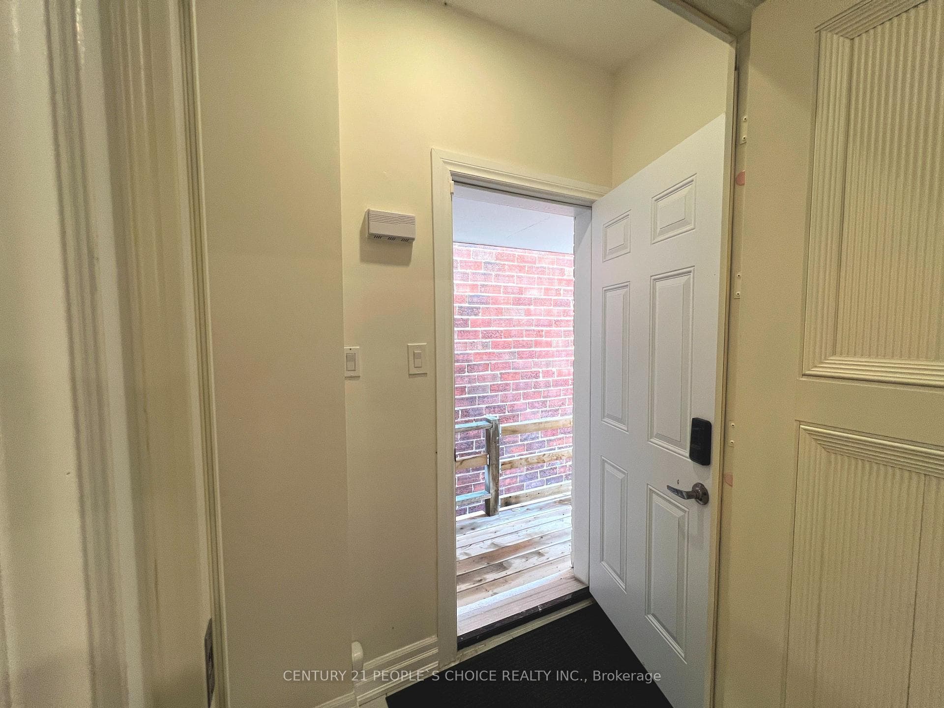 4927 Victoria Avenue photo 15