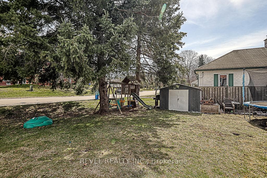 516 Henry Street photo 28