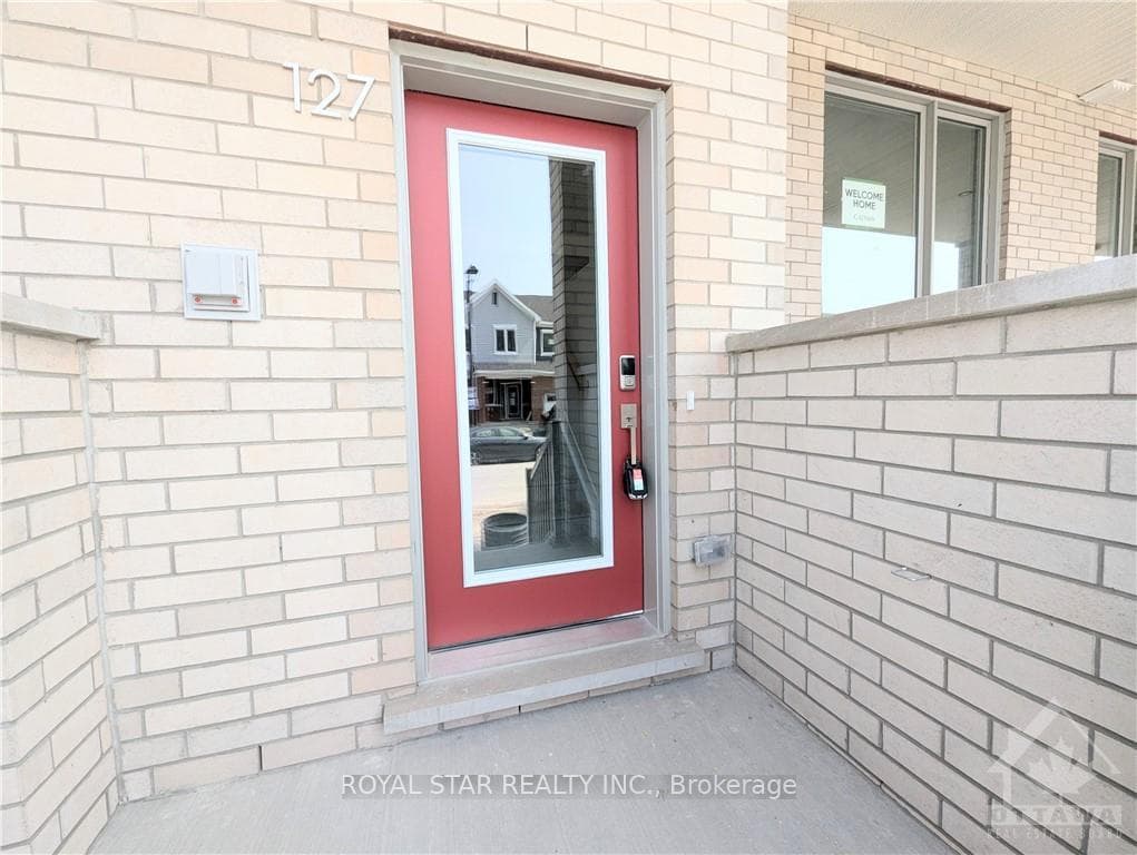 127 BEEBALM Crescent photo 2