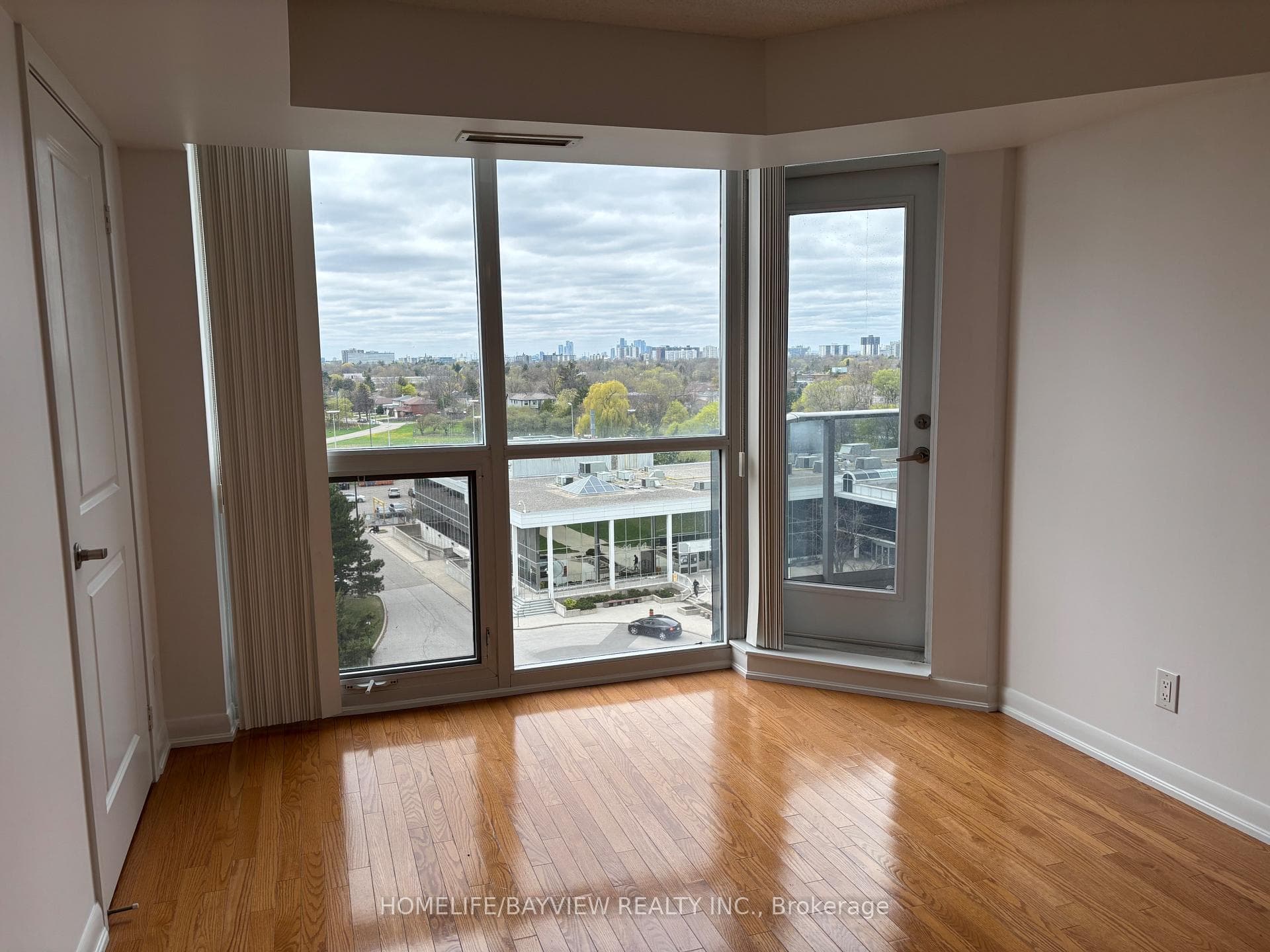 5793 Yonge Street Unit 908 photo 2
