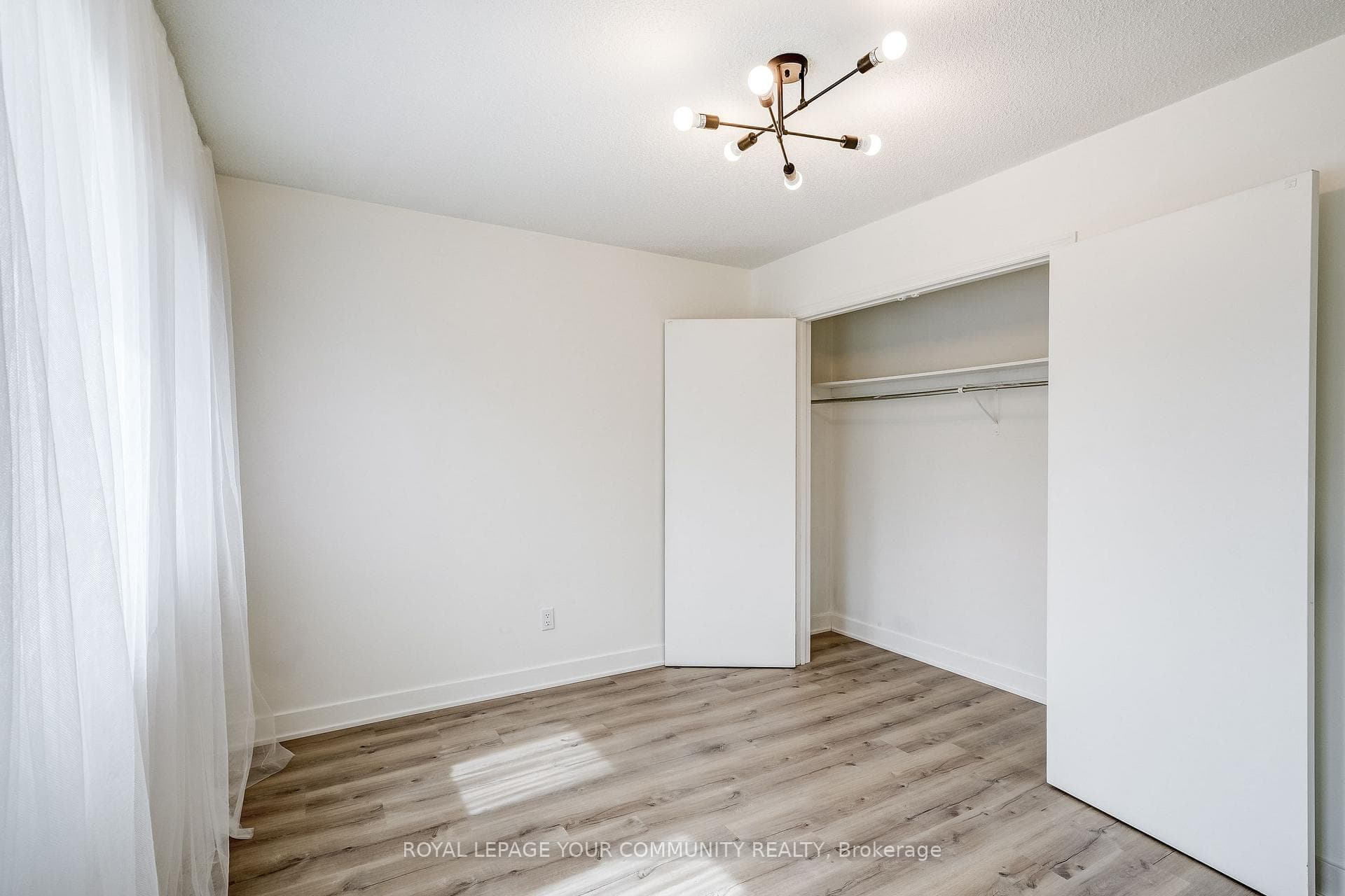 57 Largo Crescent photo 26