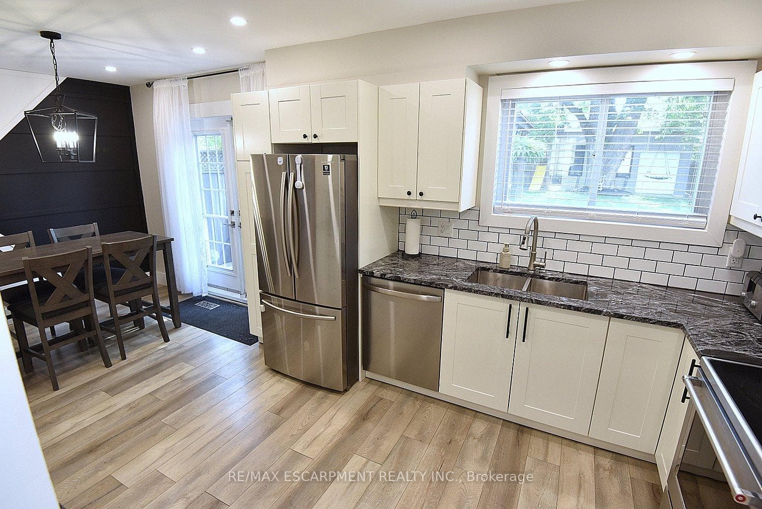 1091 Upper Wellington Street photo 13