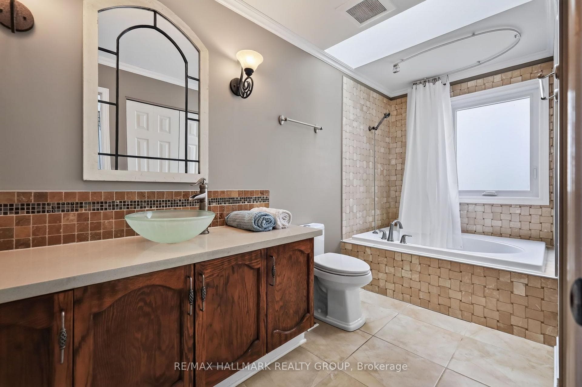 MAIN BATH 13 x 5-6