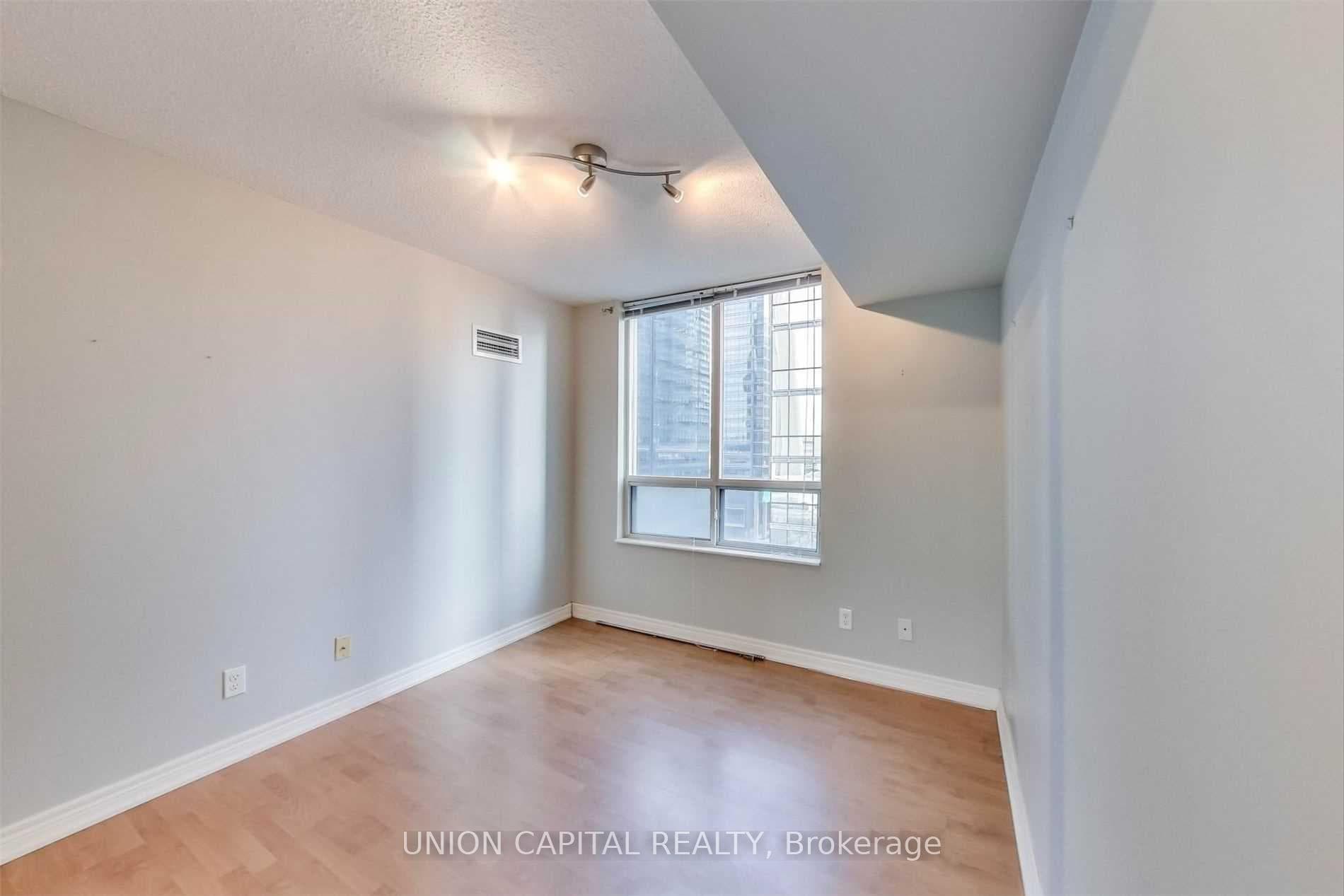 30 Grand Trunk Crescent Unit 1506 photo 30