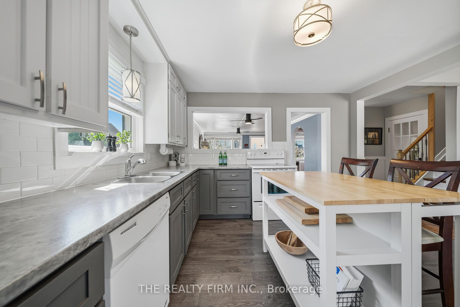 599 John Street photo 22