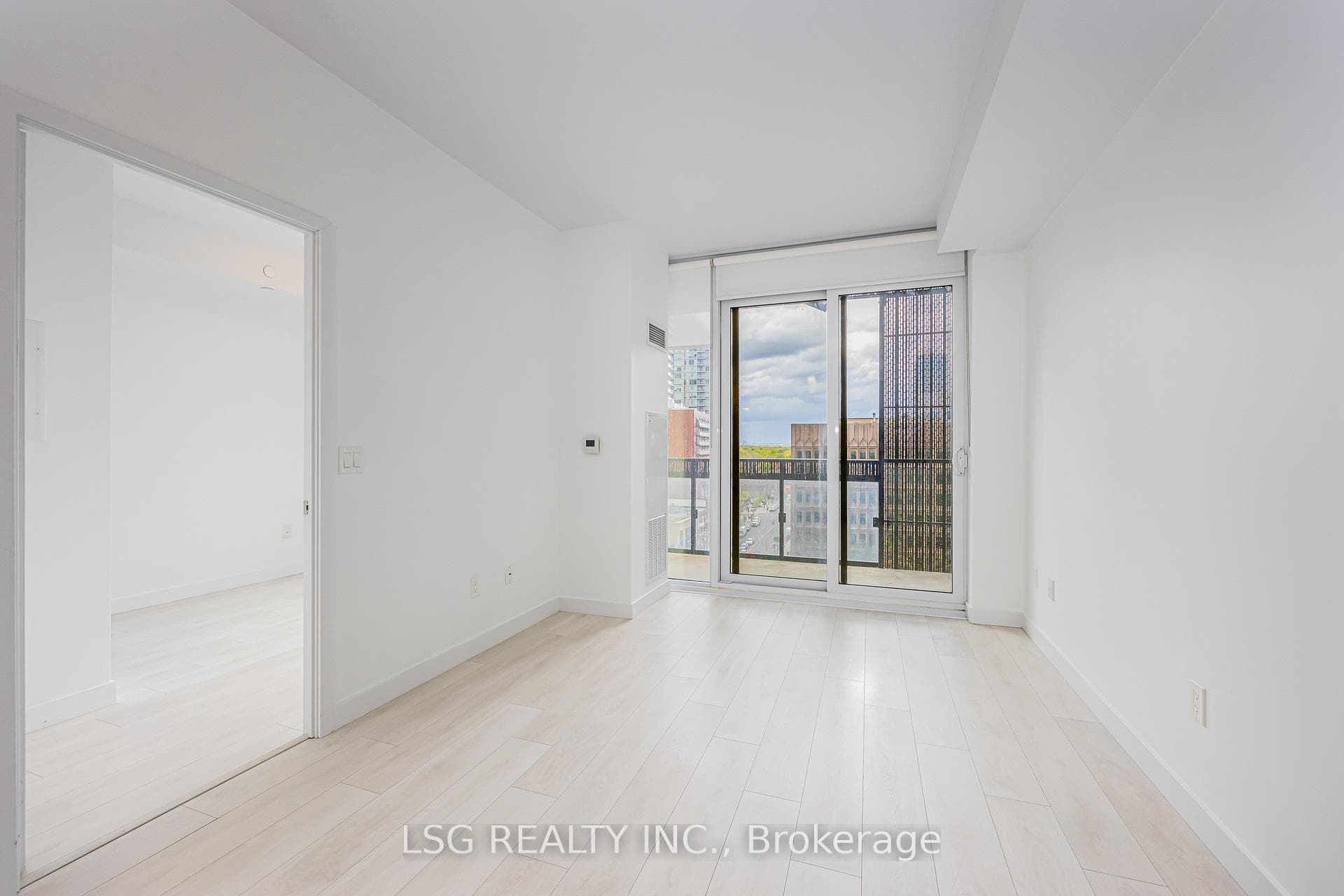 8 Eglinton Avenue Unit 706 photo 10