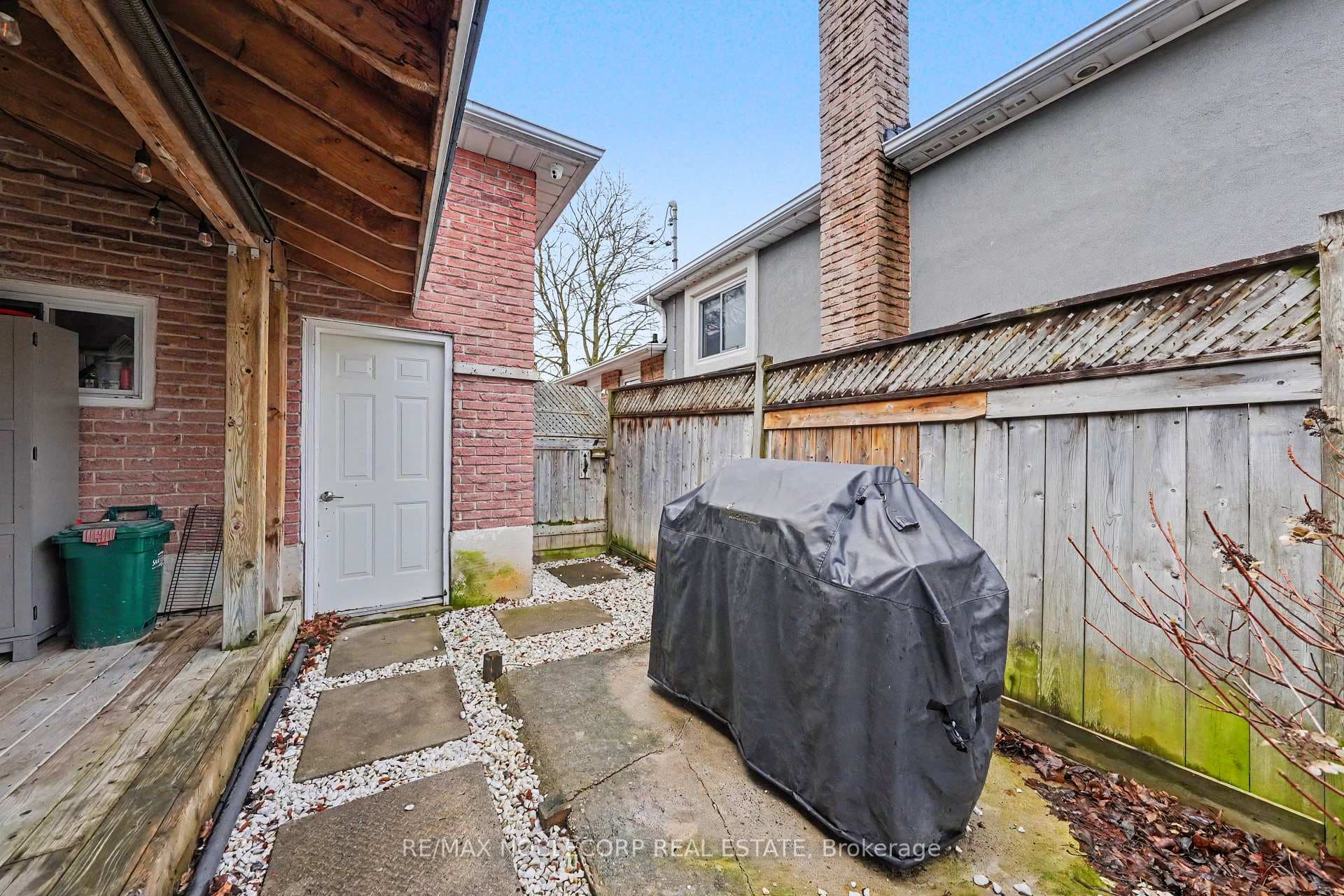 24 Maple Avenue photo 41