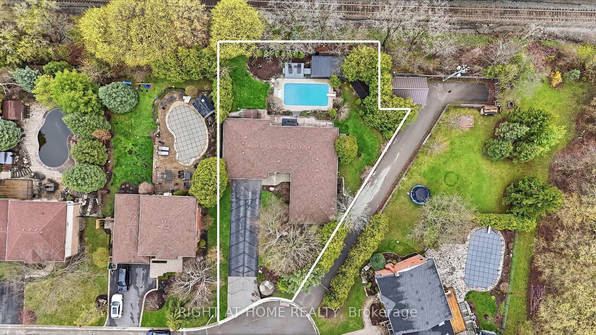 30 Carl Crescent photo 2