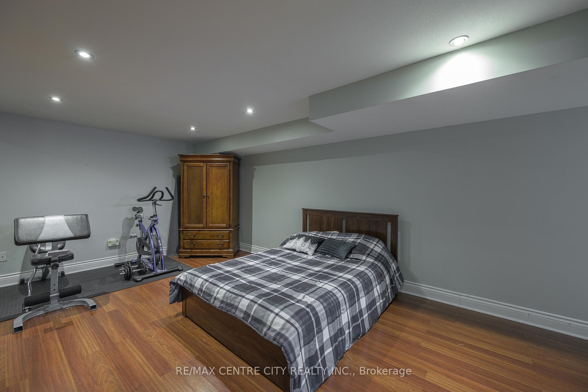 675 Dunboyne Crescent photo 38