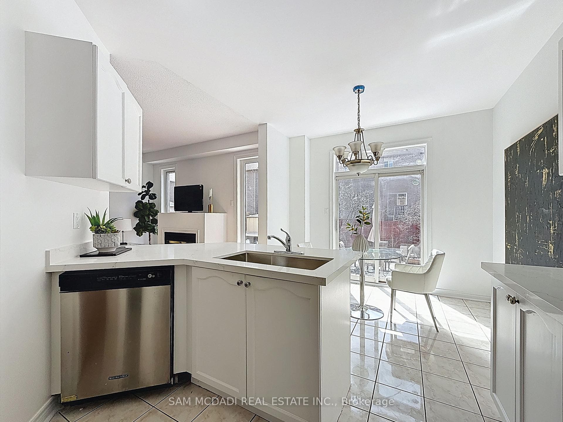 4876 Yorkshire Avenue photo 10