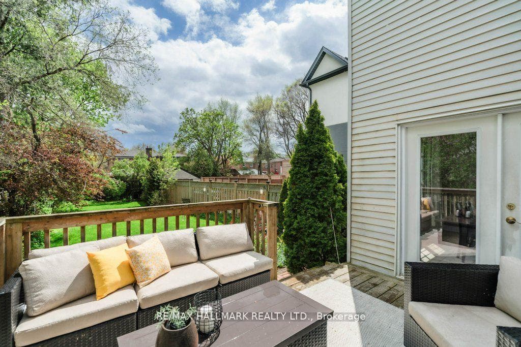 11 Linton Avenue photo 34