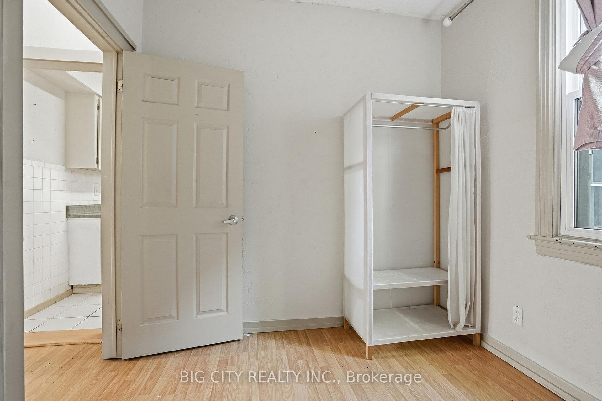 56 Holmes Avenue photo 9