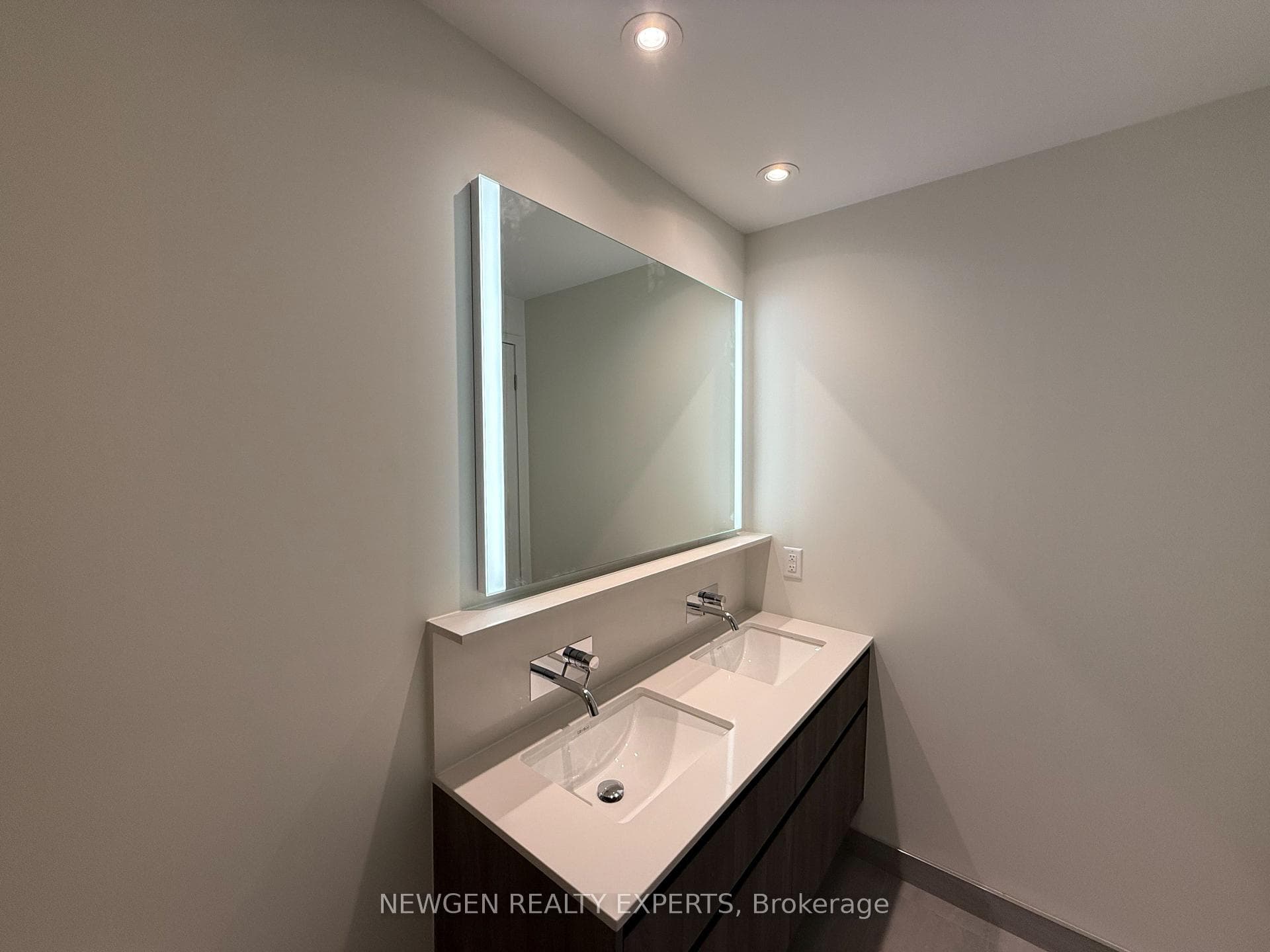 322 Dupont Street Unit 301 photo 16