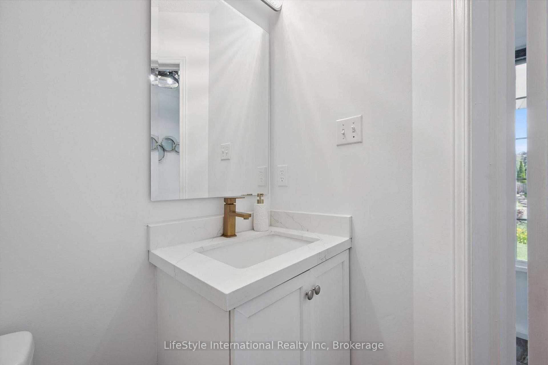 54 Chesterton Lane photo 7