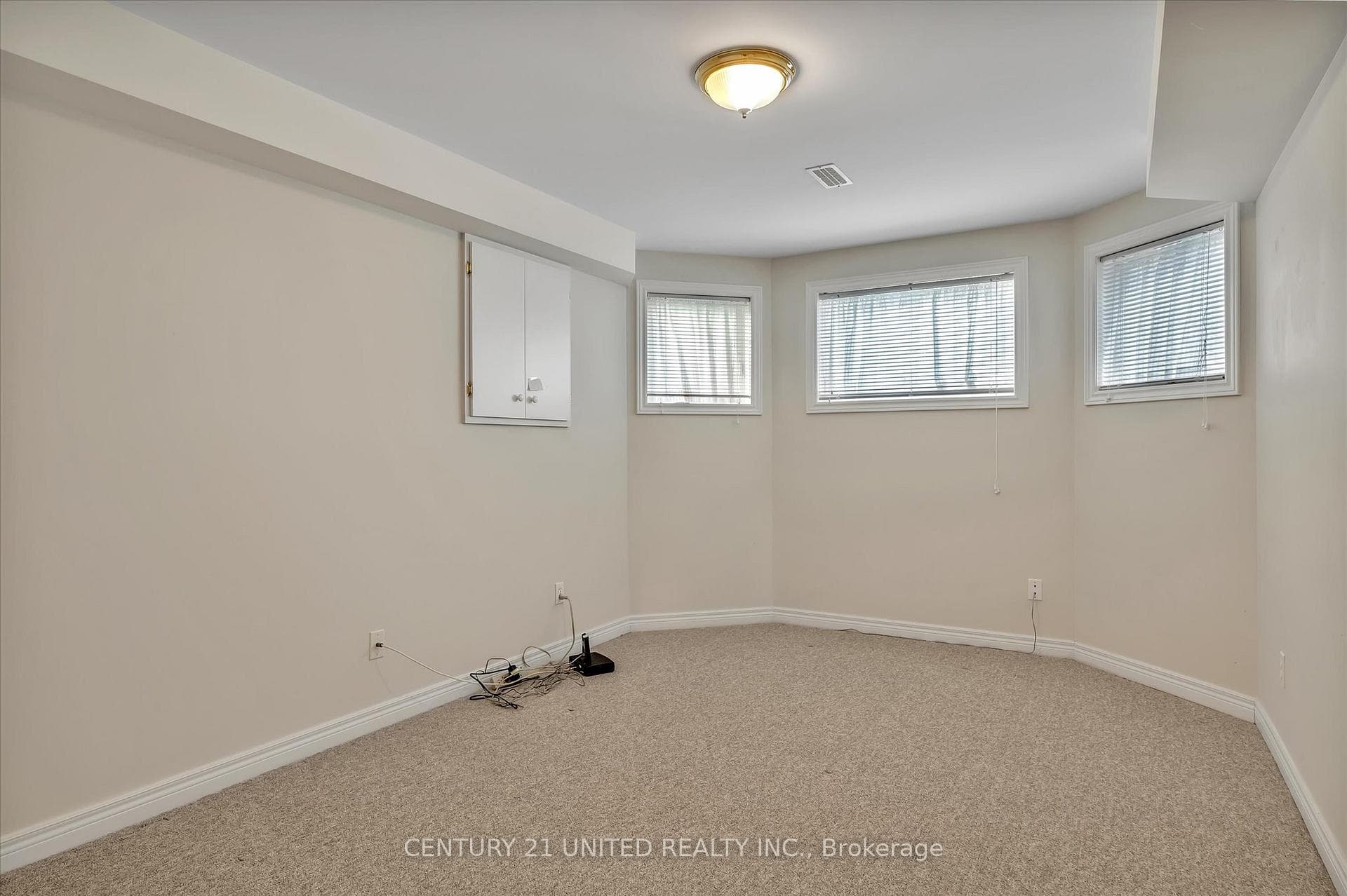 1329 White Crescent photo 37