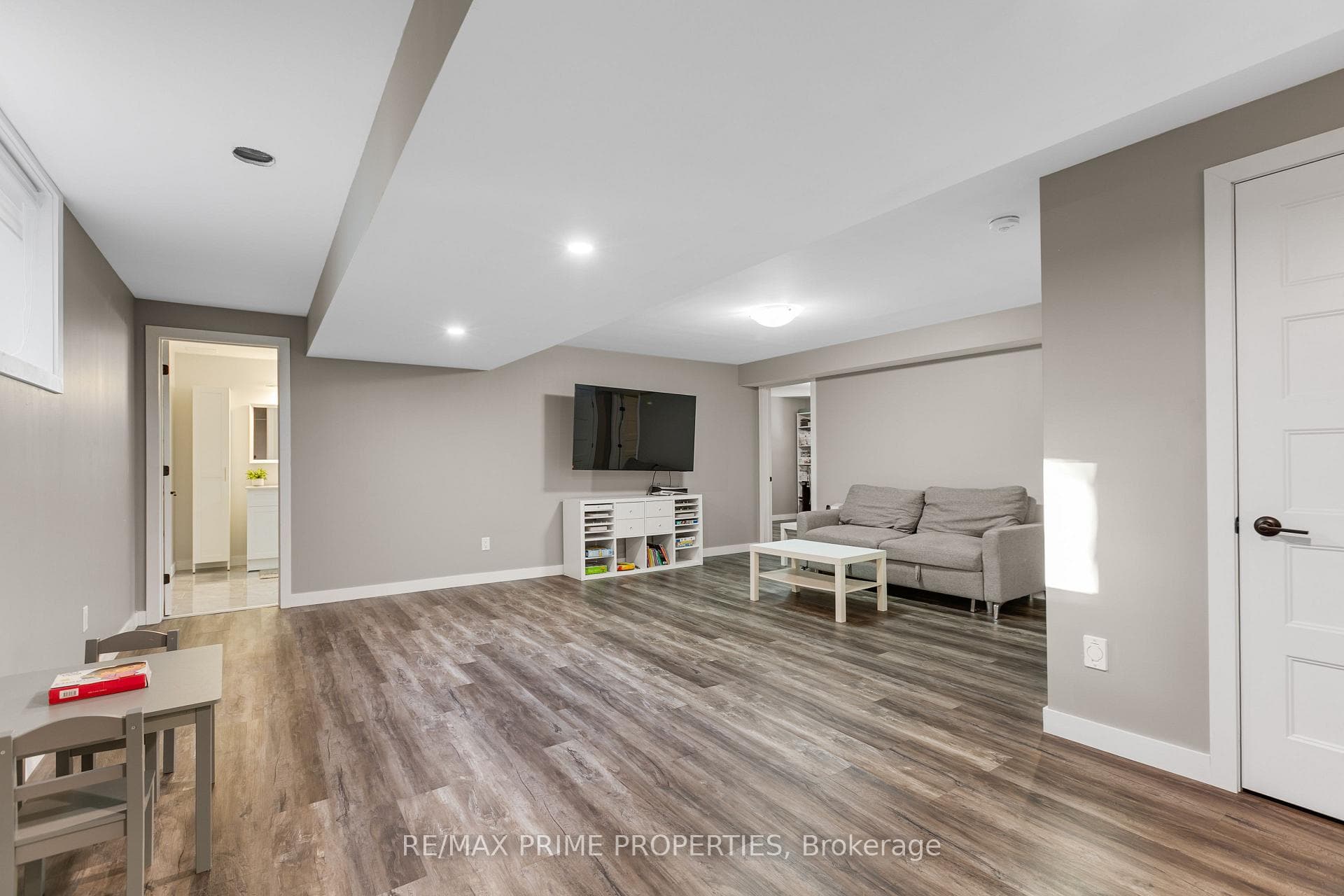 208 Filion Street photo 35