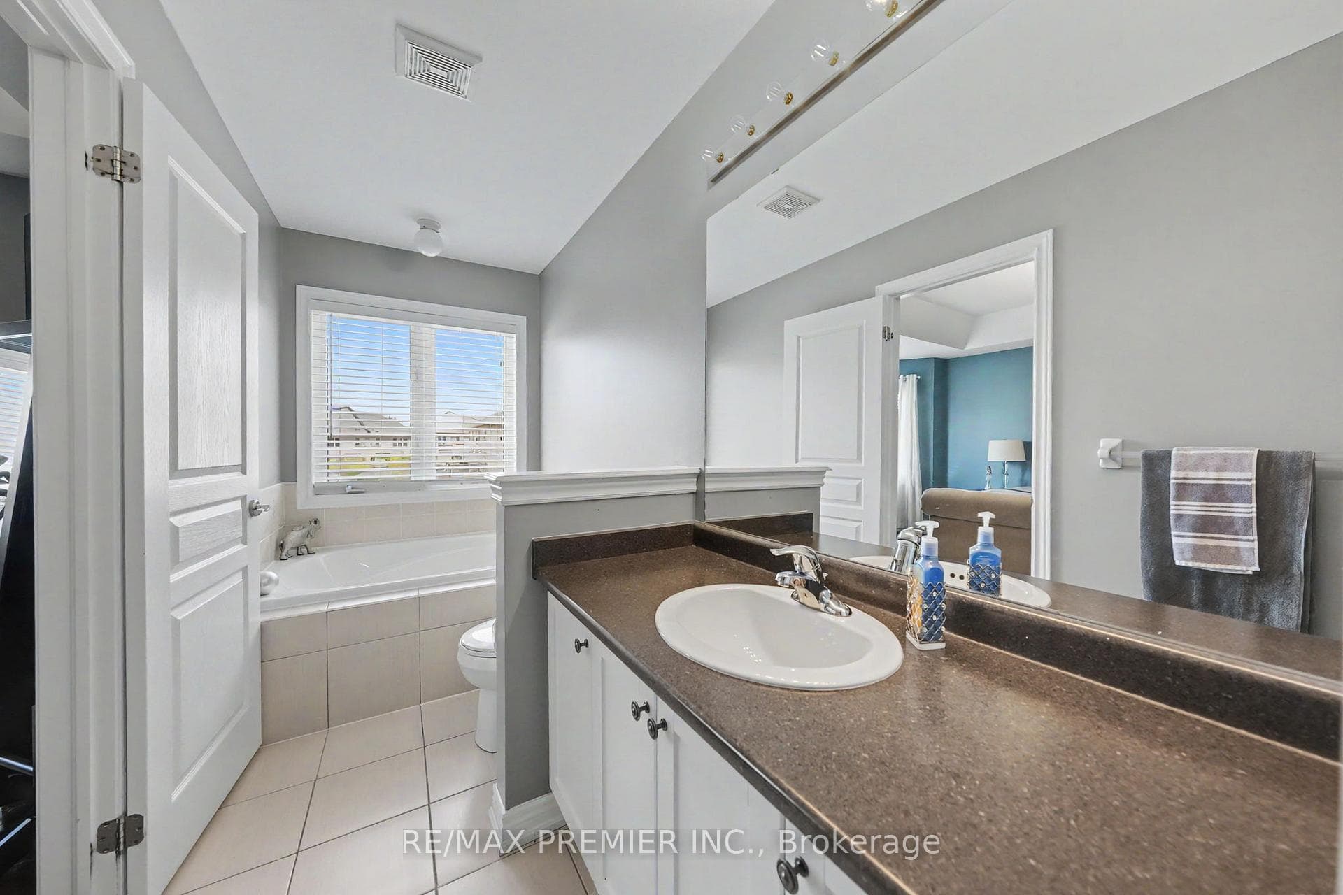 82 Chesterwood Crescent photo 32