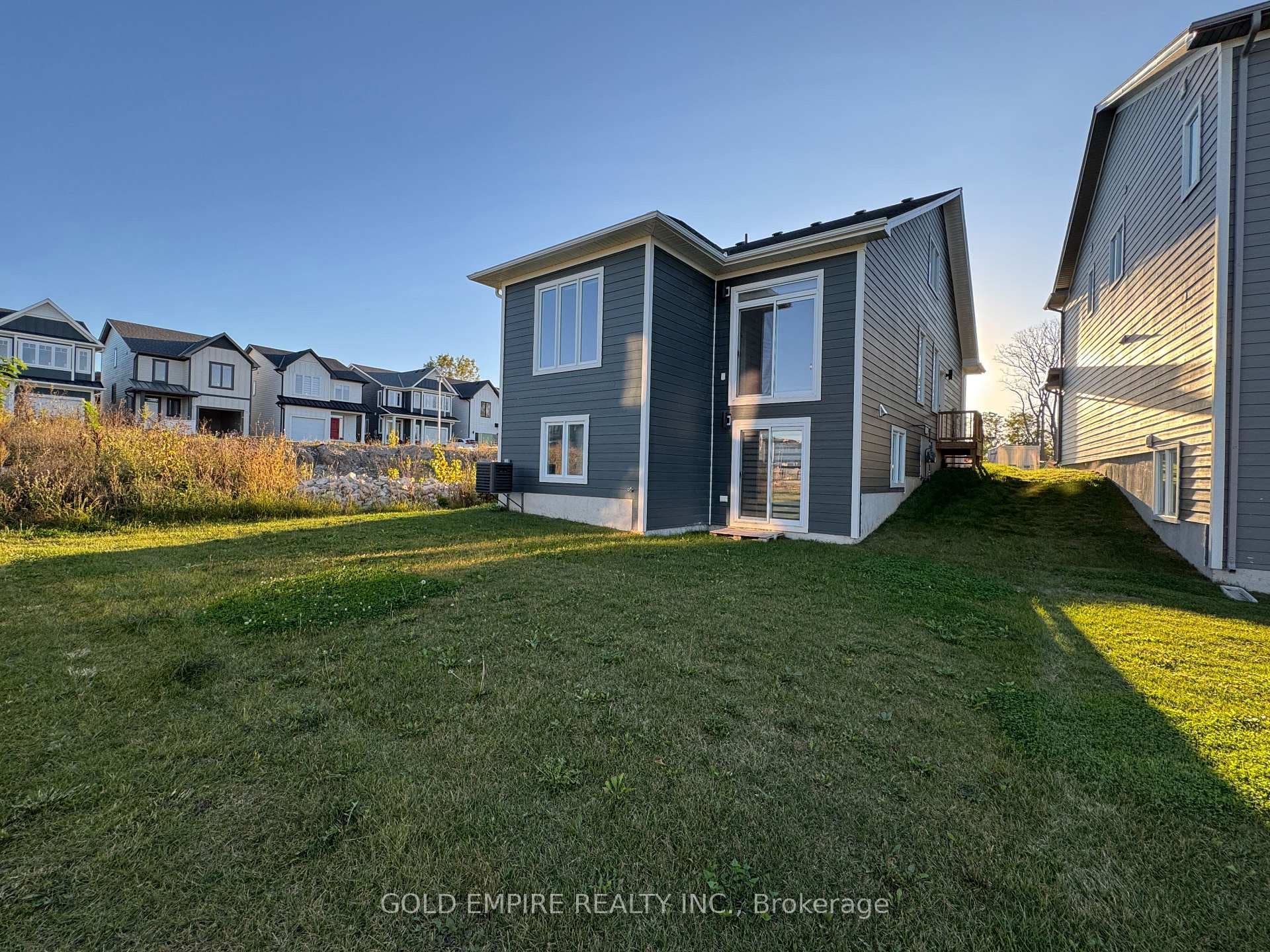 10 Julie Crescent Unit MAIN photo 33