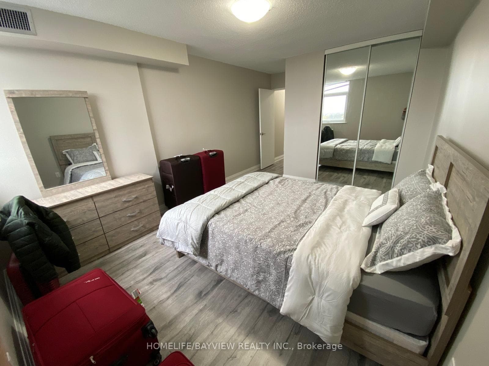 7811 yonge Street Unit 1207 photo 14