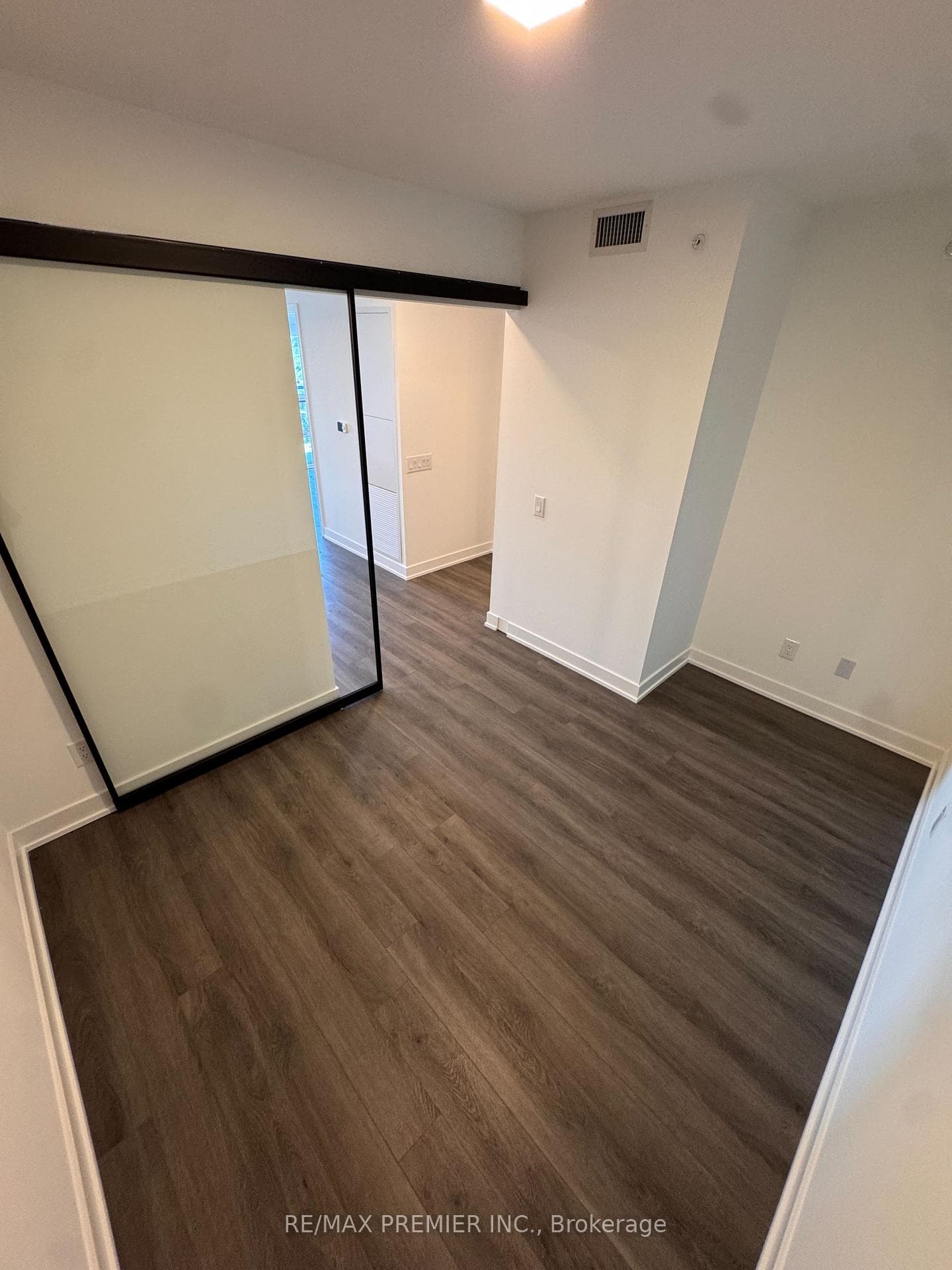 609 Sherbourne Street Unit 1806 photo 6