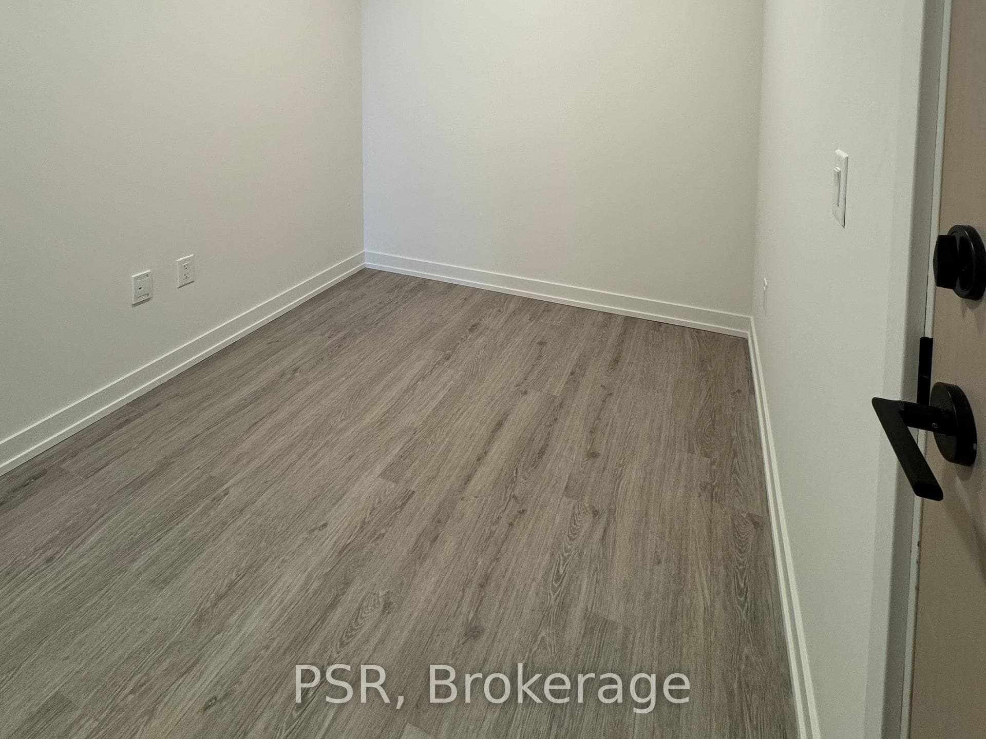 181 Sterling Road Unit 512 photo 7