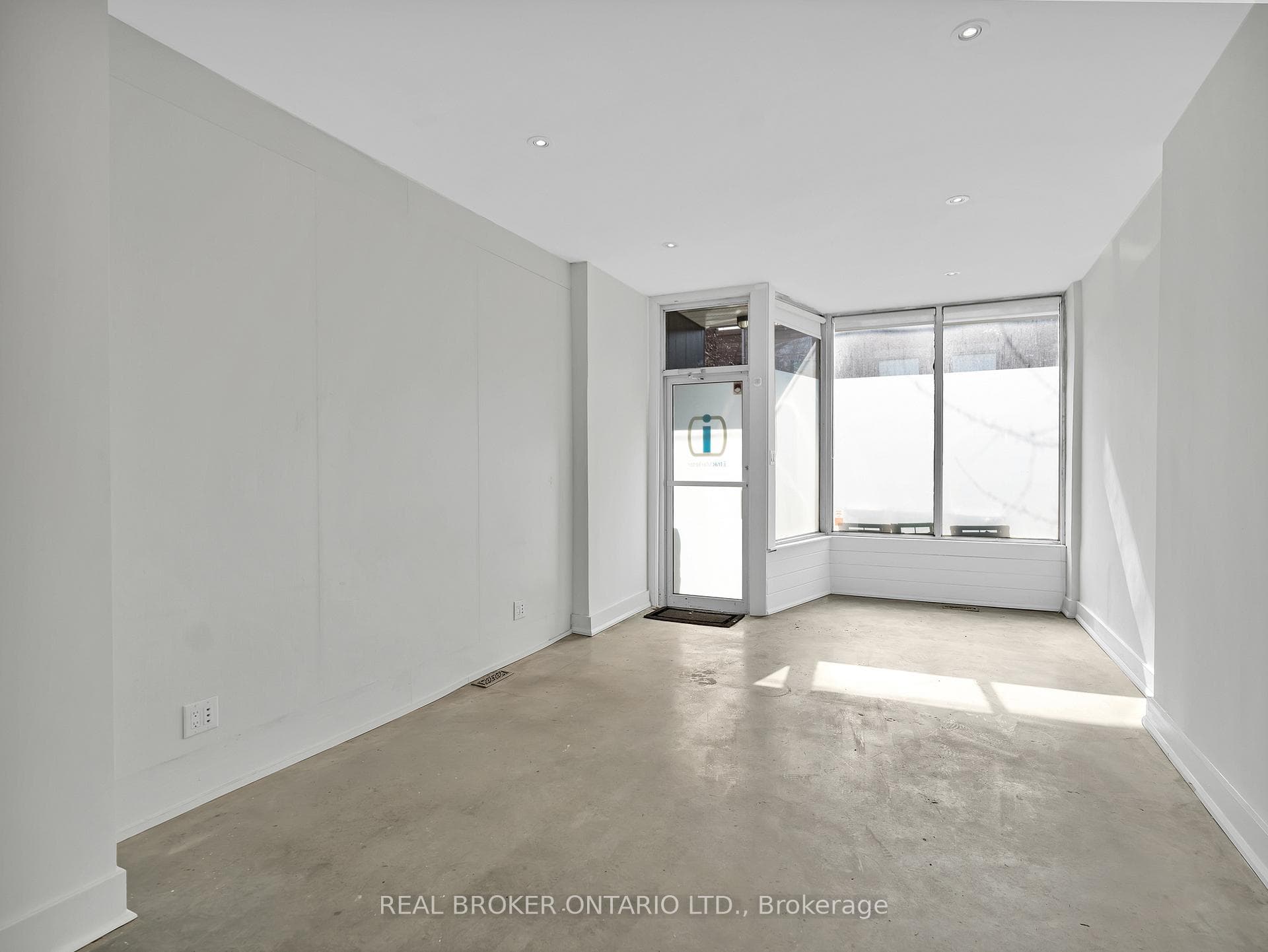 1928 Gerrard Street Unit Main Fl photo 2