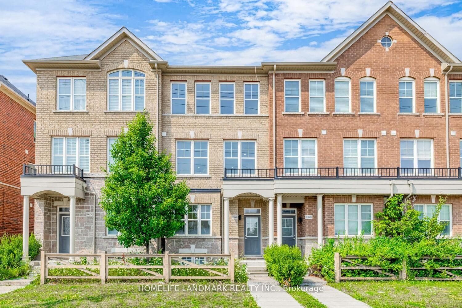 10606 Bathurst Street photo 1