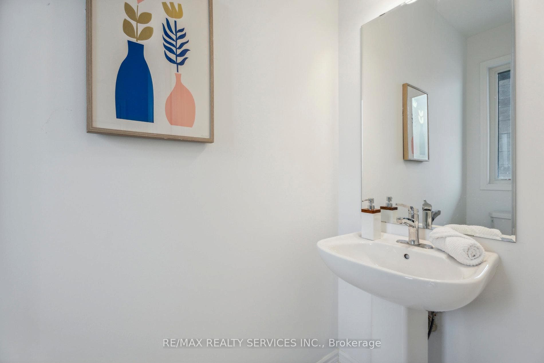 388 Madelaine Drive photo 4