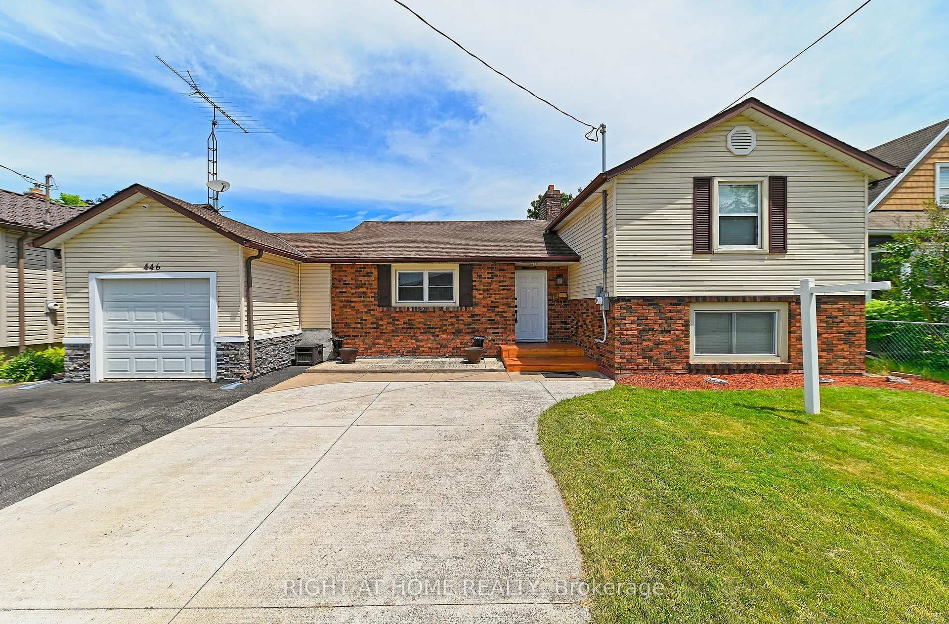 446 Geneva Street photo 2