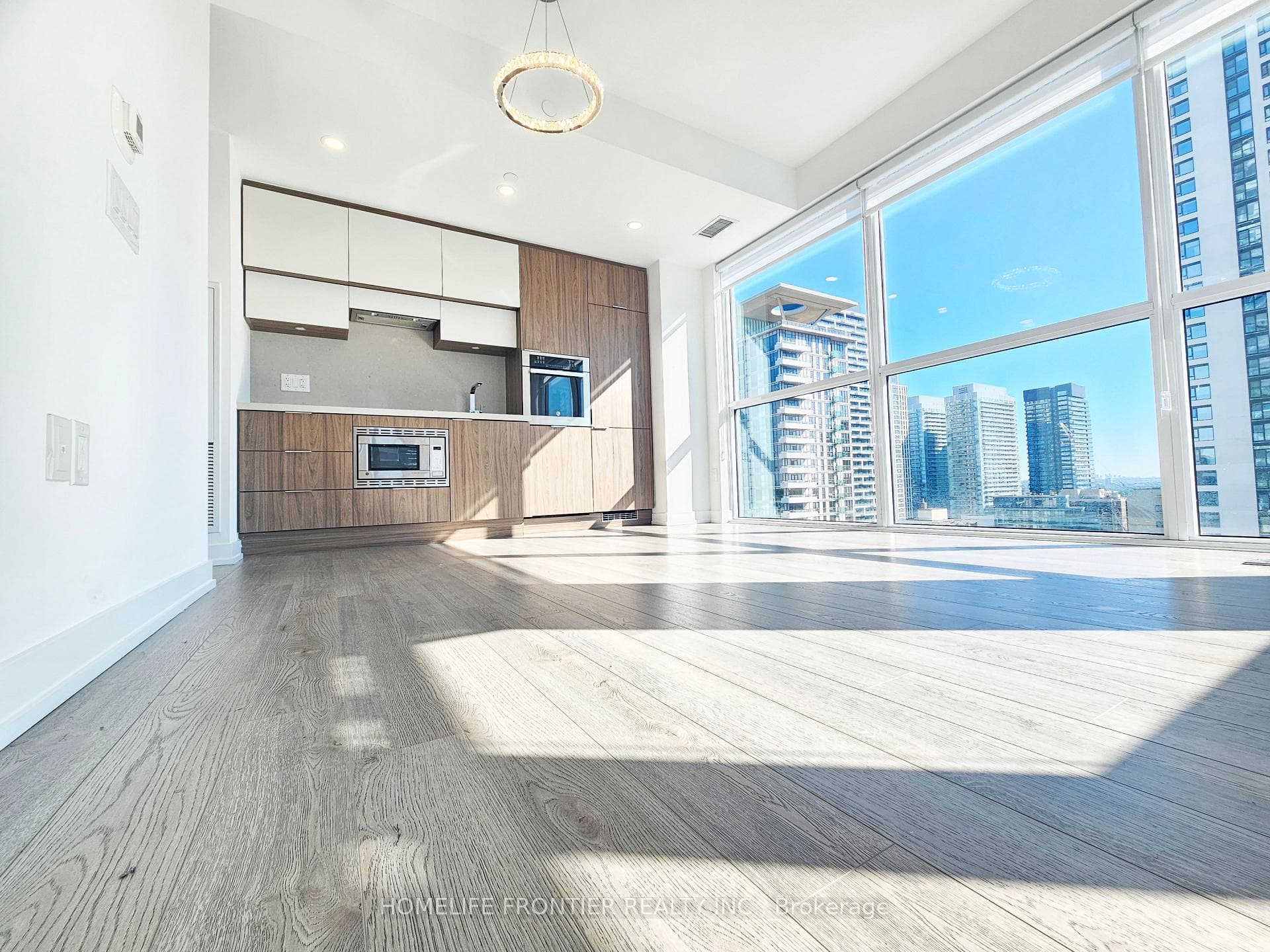39 Roehampton Avenue Unit 1603 photo 7