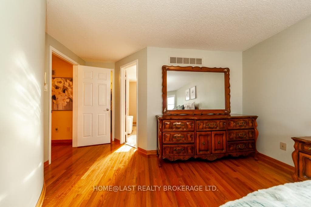 138 Orleans Drive photo 18