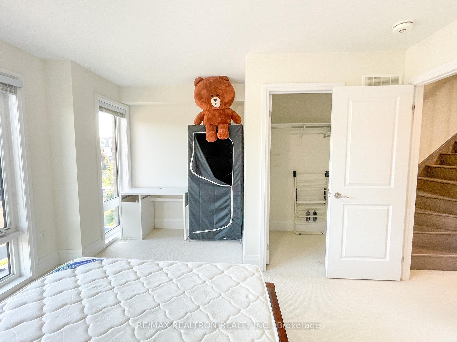254 Finch Avenue photo 20