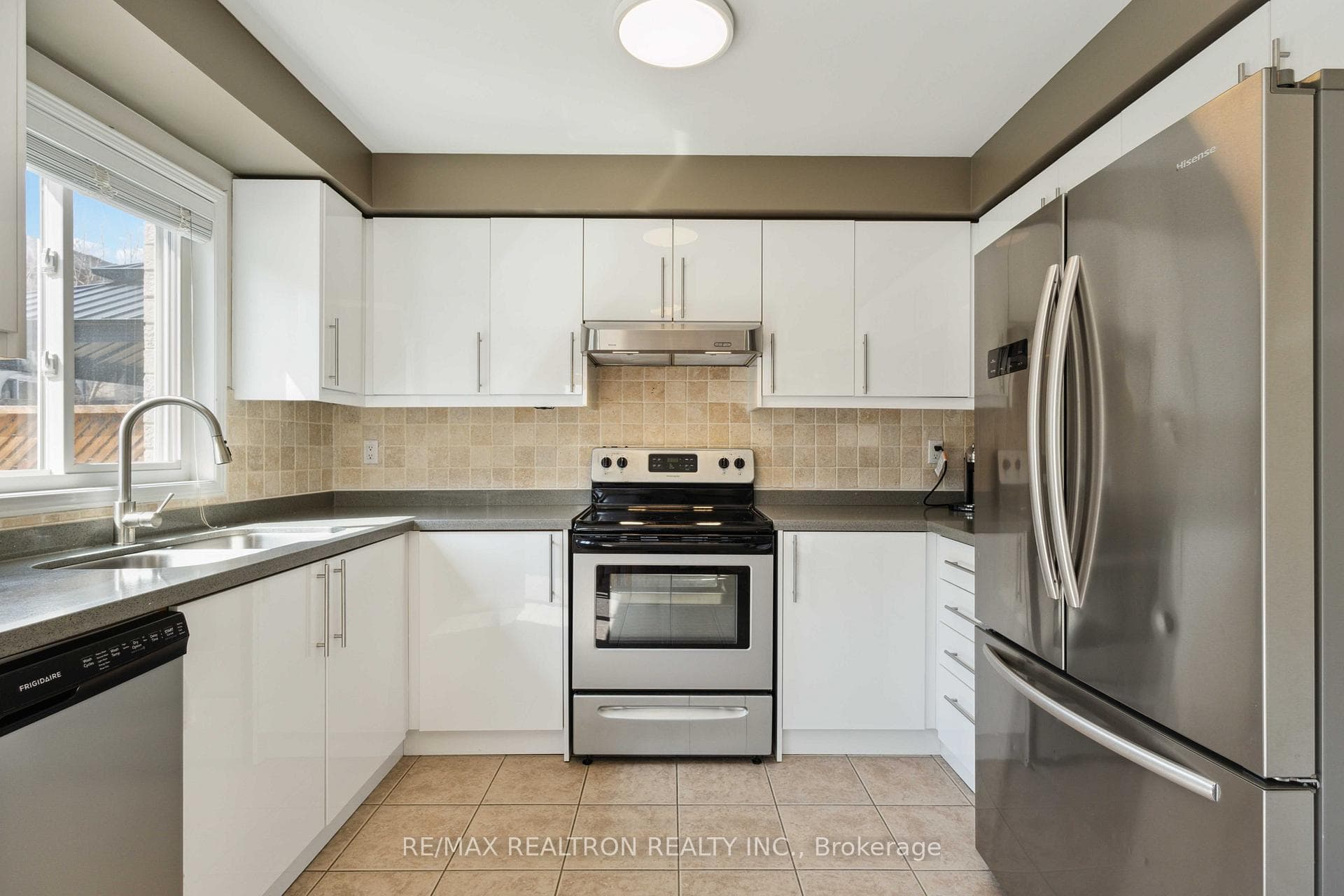 186 Gail Parks Crescent photo 9