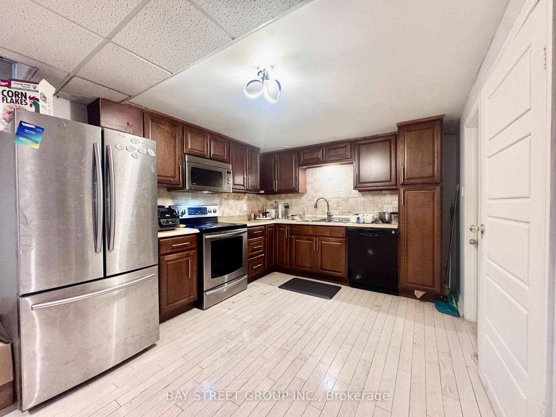 2082 Burbank Drive Unit Lower photo 3