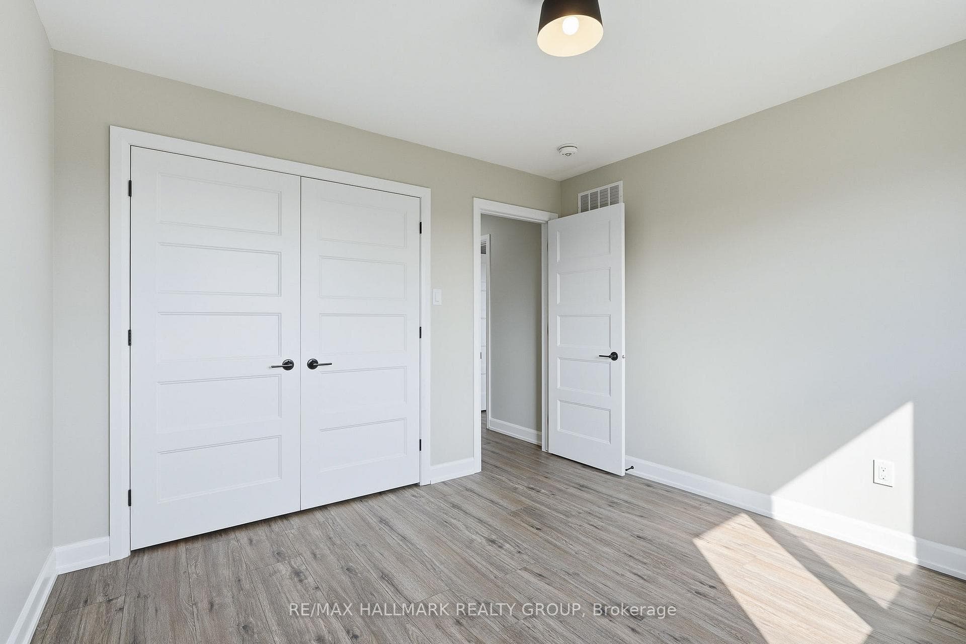 146 ELIZABETH Drive photo 33