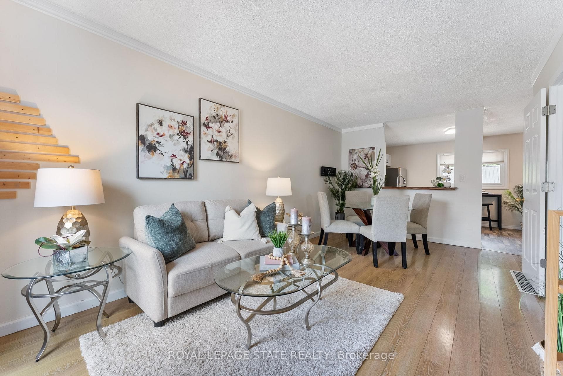 544 Mary Street photo 4