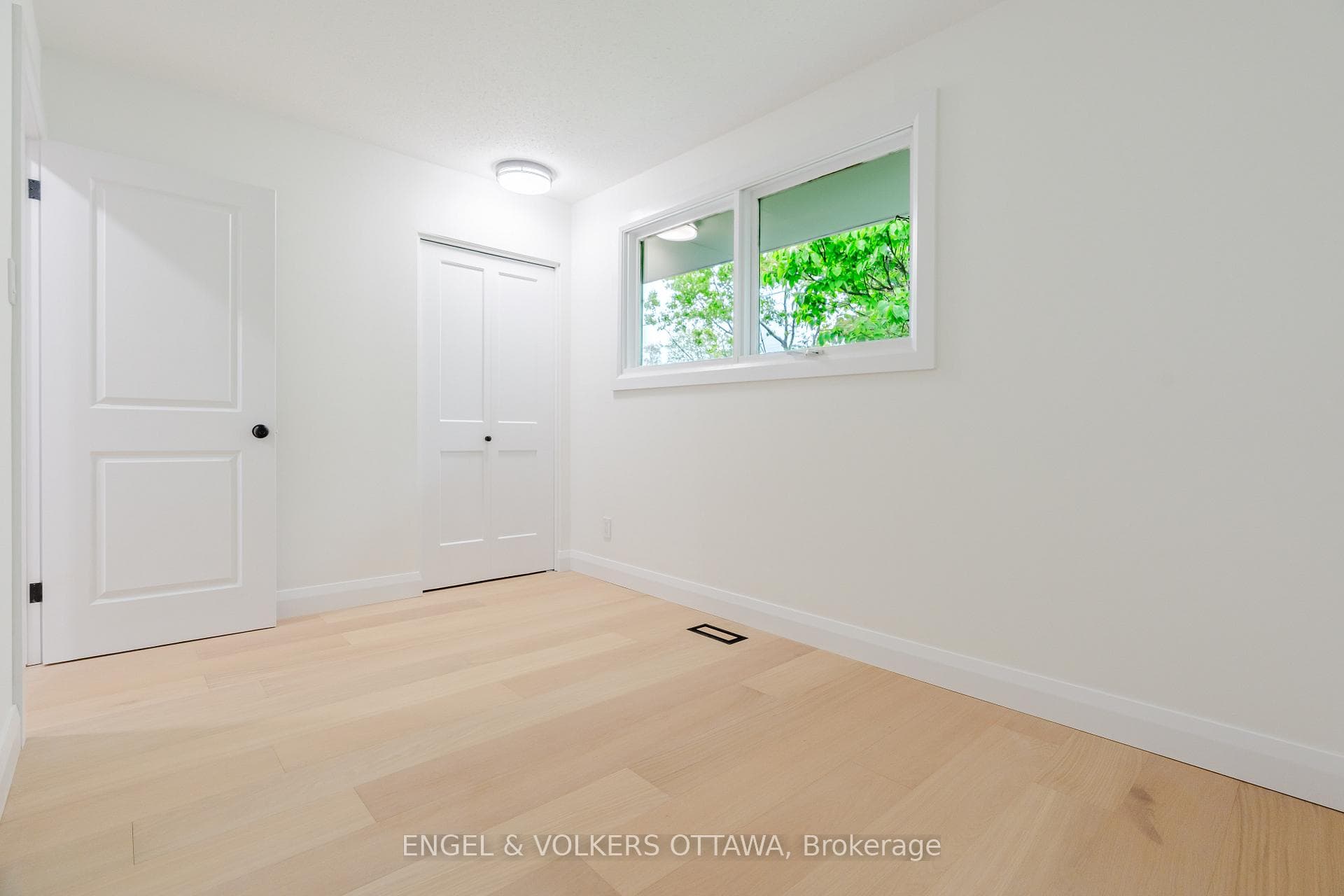 825 De Salaberry Street photo 39