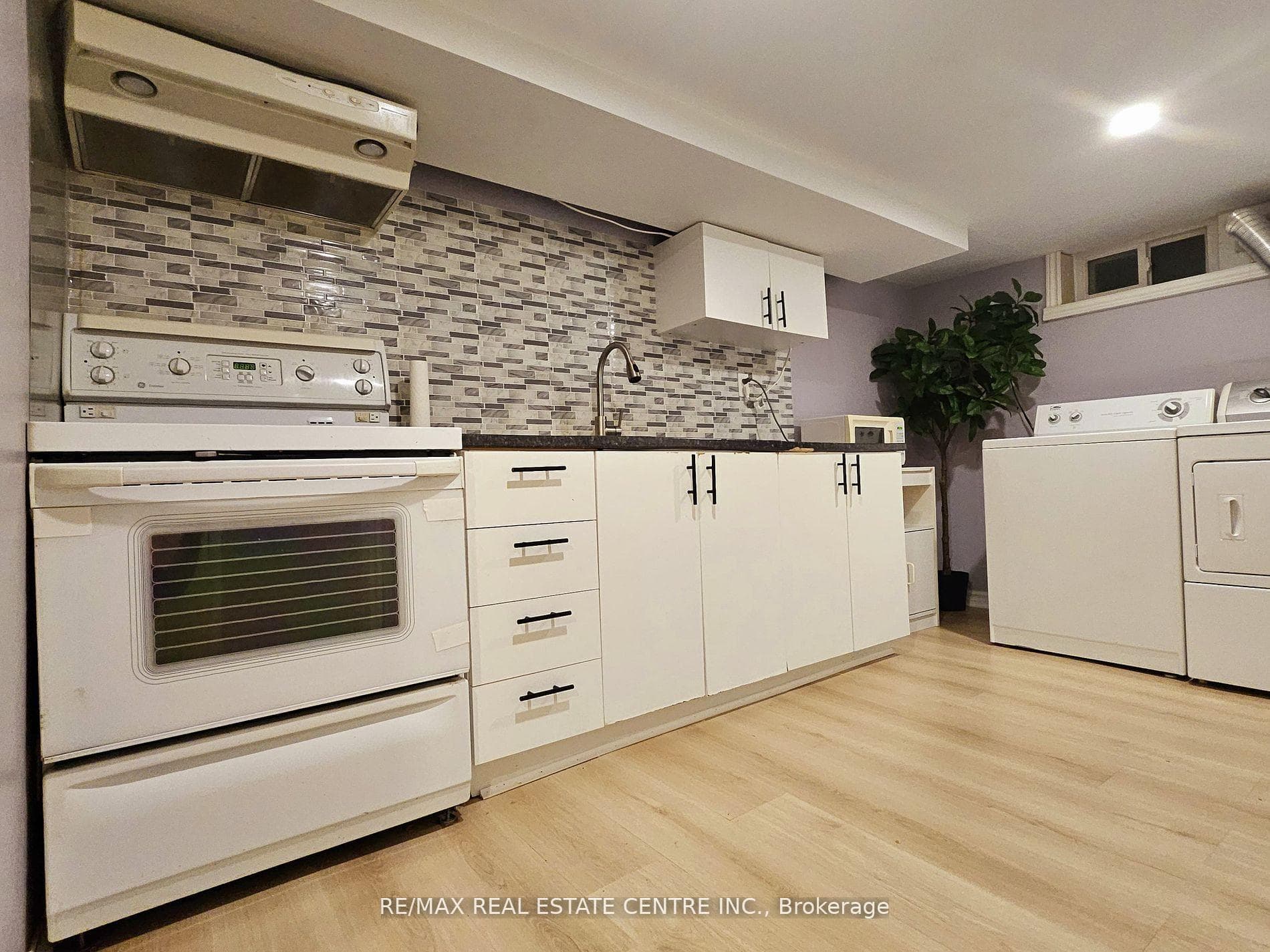 401 Elgin St Street photo 29
