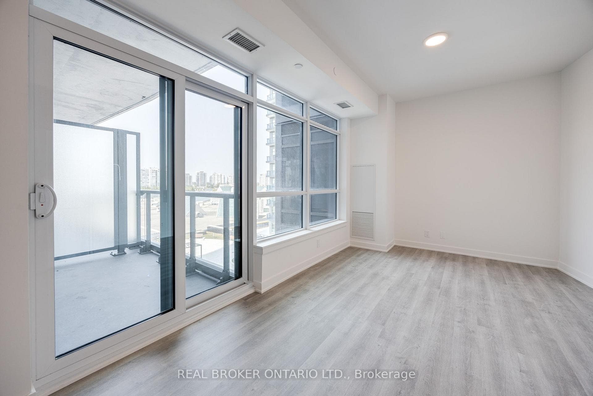 30 Upper Mall Way Unit 520 photo 11