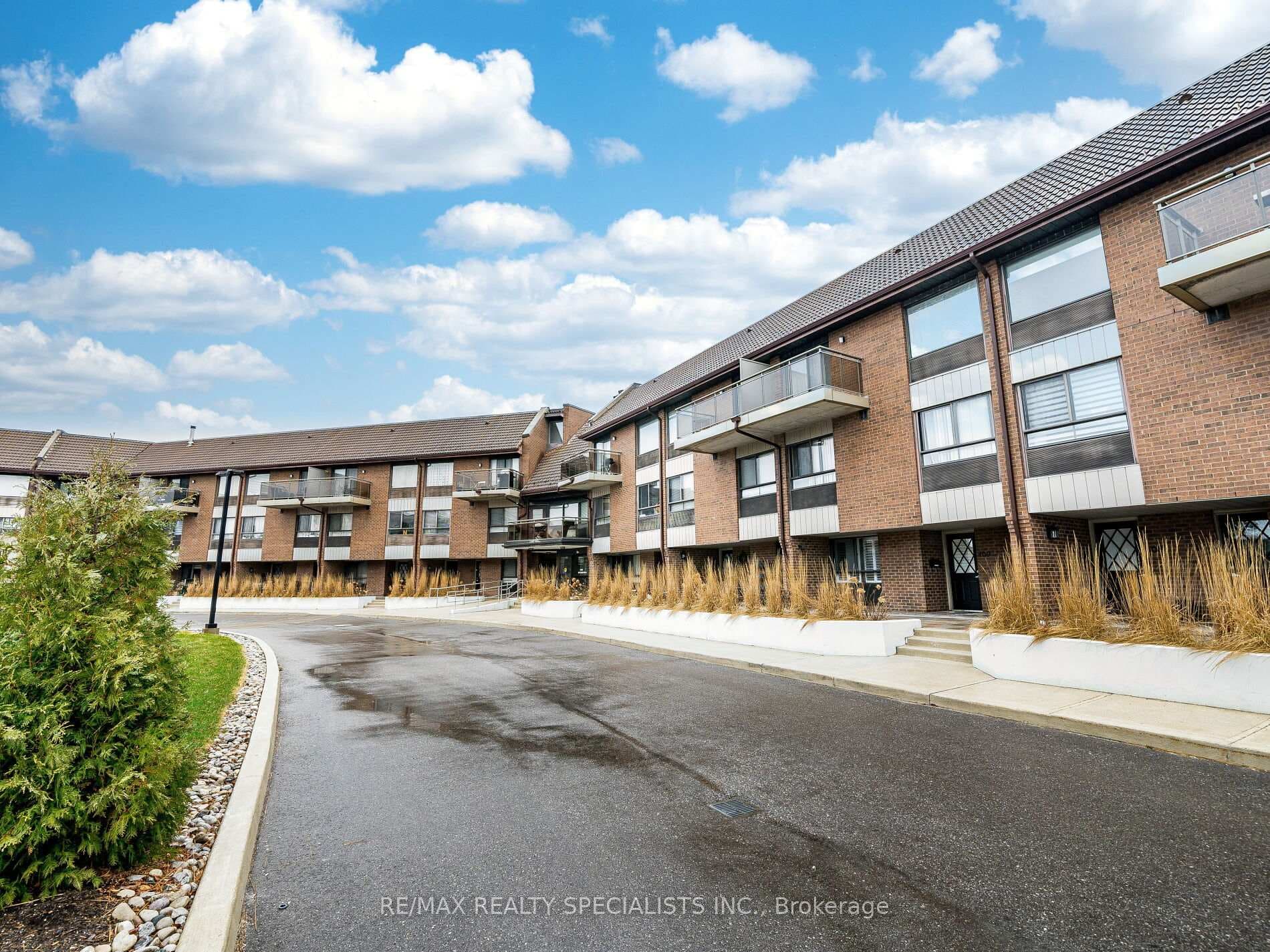 1000 Cedarglen Gate Unit 202 photo 1