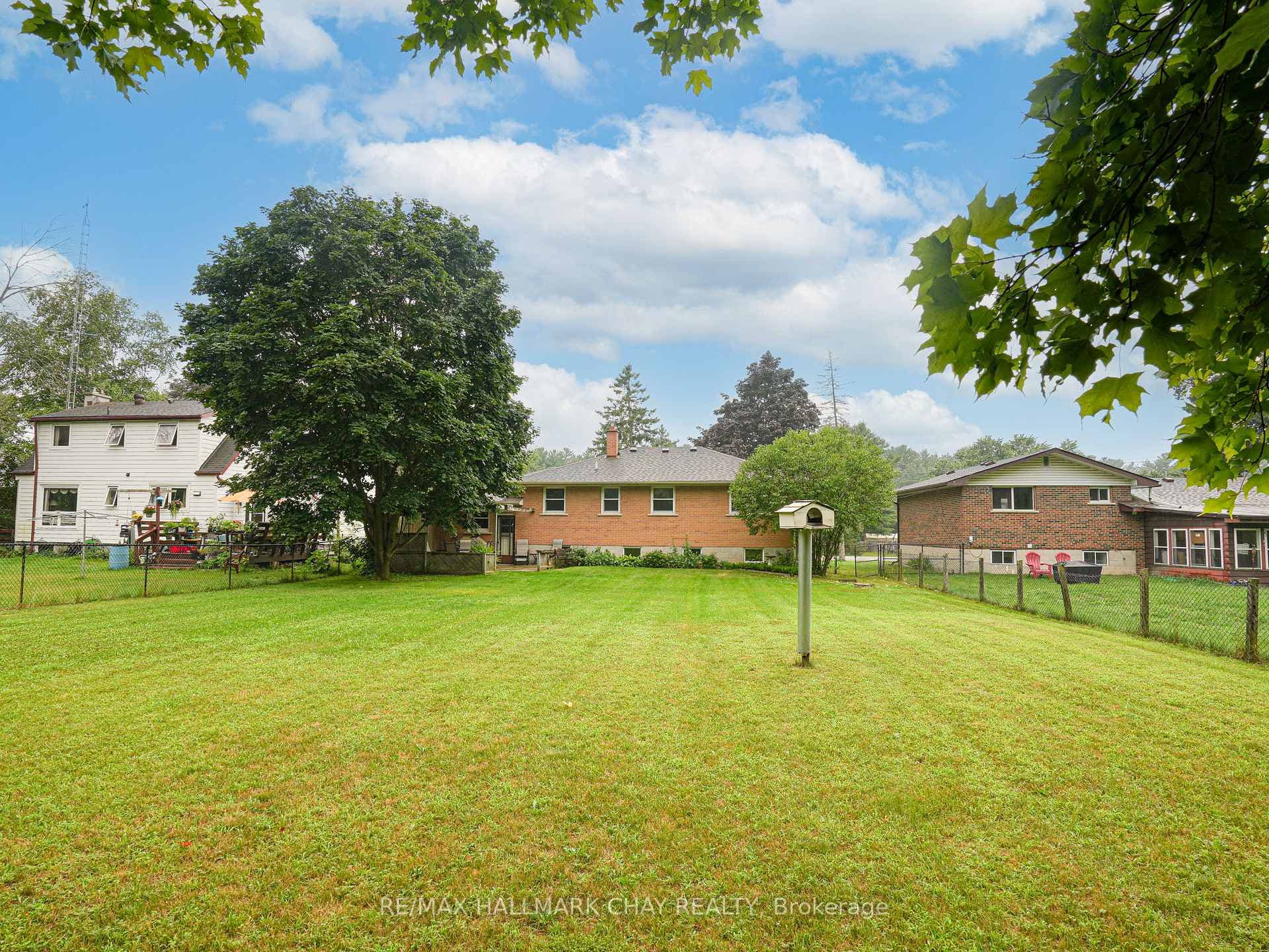 20393 Yonge Street photo 2