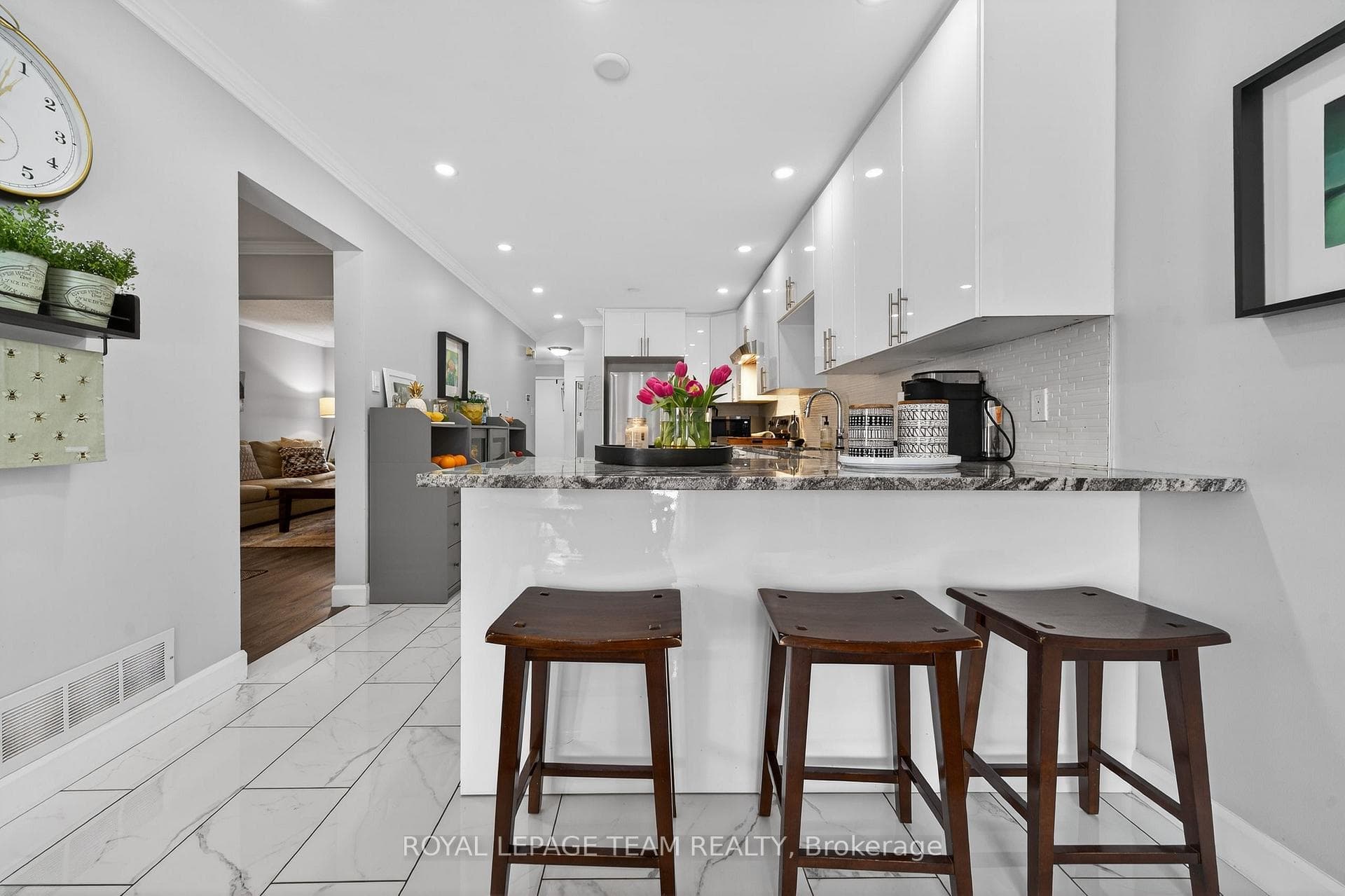Kitchen eating bar