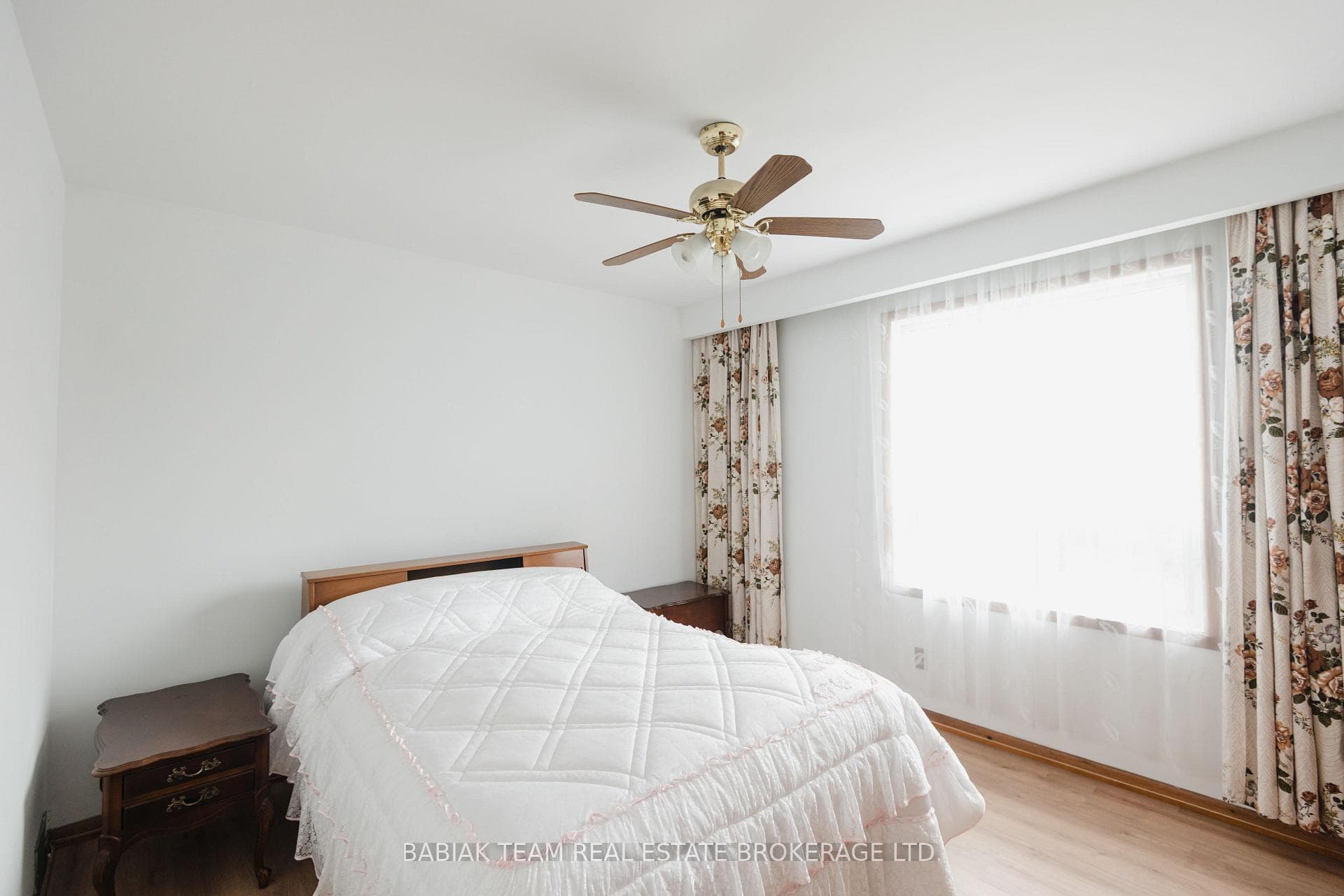 582 Runnymede Road photo 25